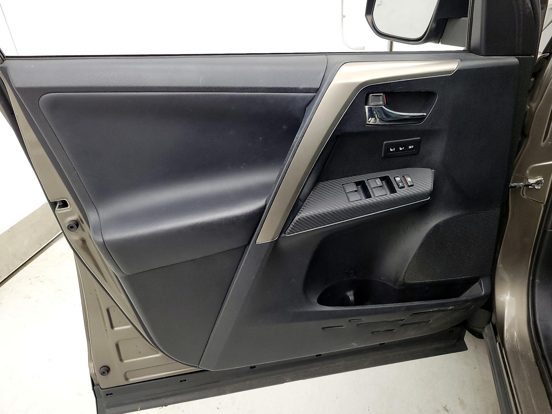 Thumbnail: 2014 Toyota RAV4 - 12