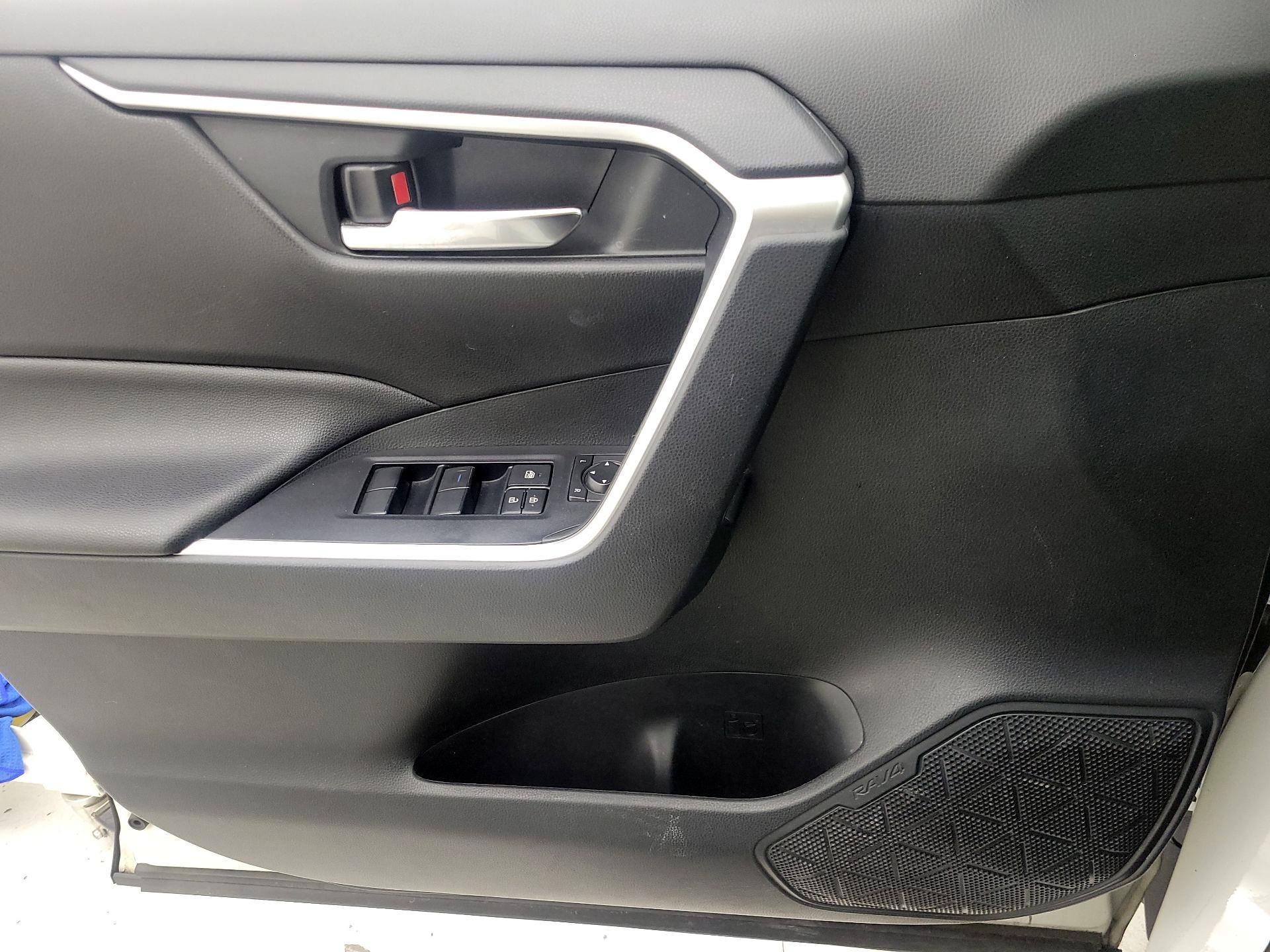 Thumbnail: 2020 Toyota RAV4 - 12