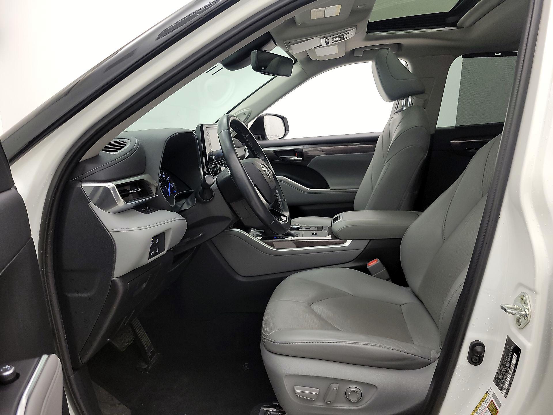 Thumbnail: 2020 Toyota Highlander - 11