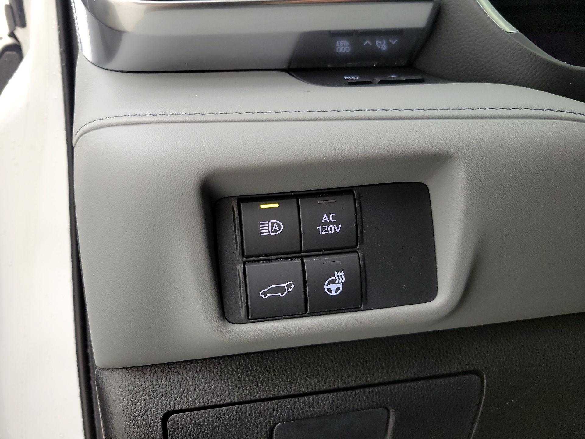 Thumbnail: 2020 Toyota Highlander - 13