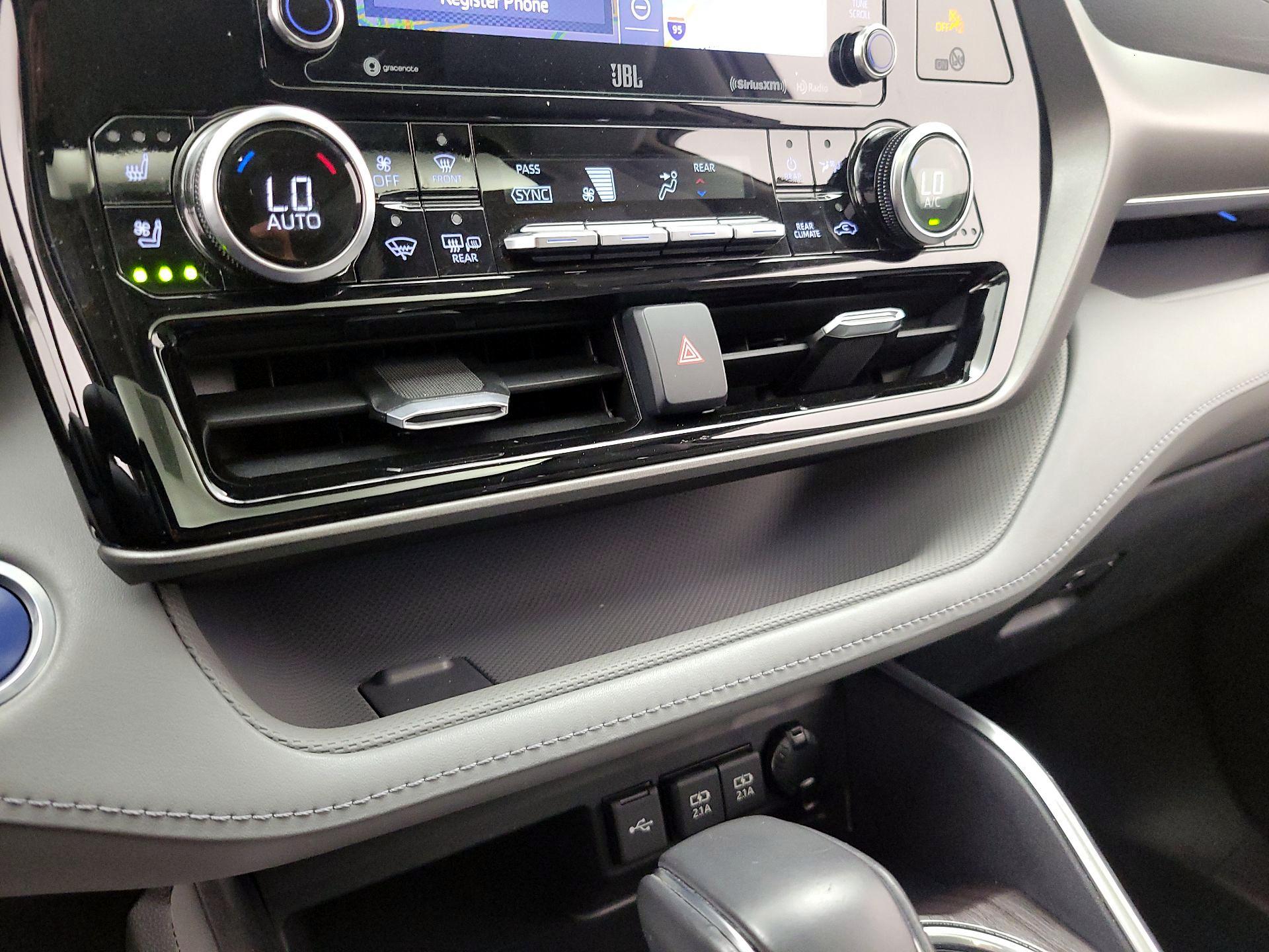 Thumbnail: 2020 Toyota Highlander - 16