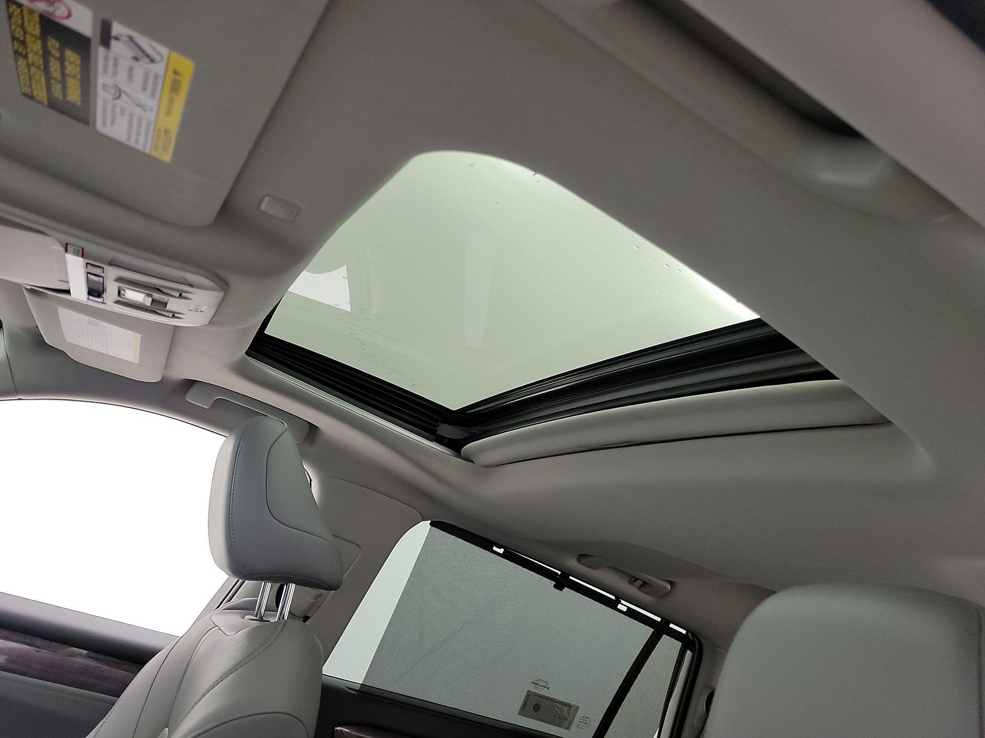 Thumbnail: 2020 Toyota Highlander - 18