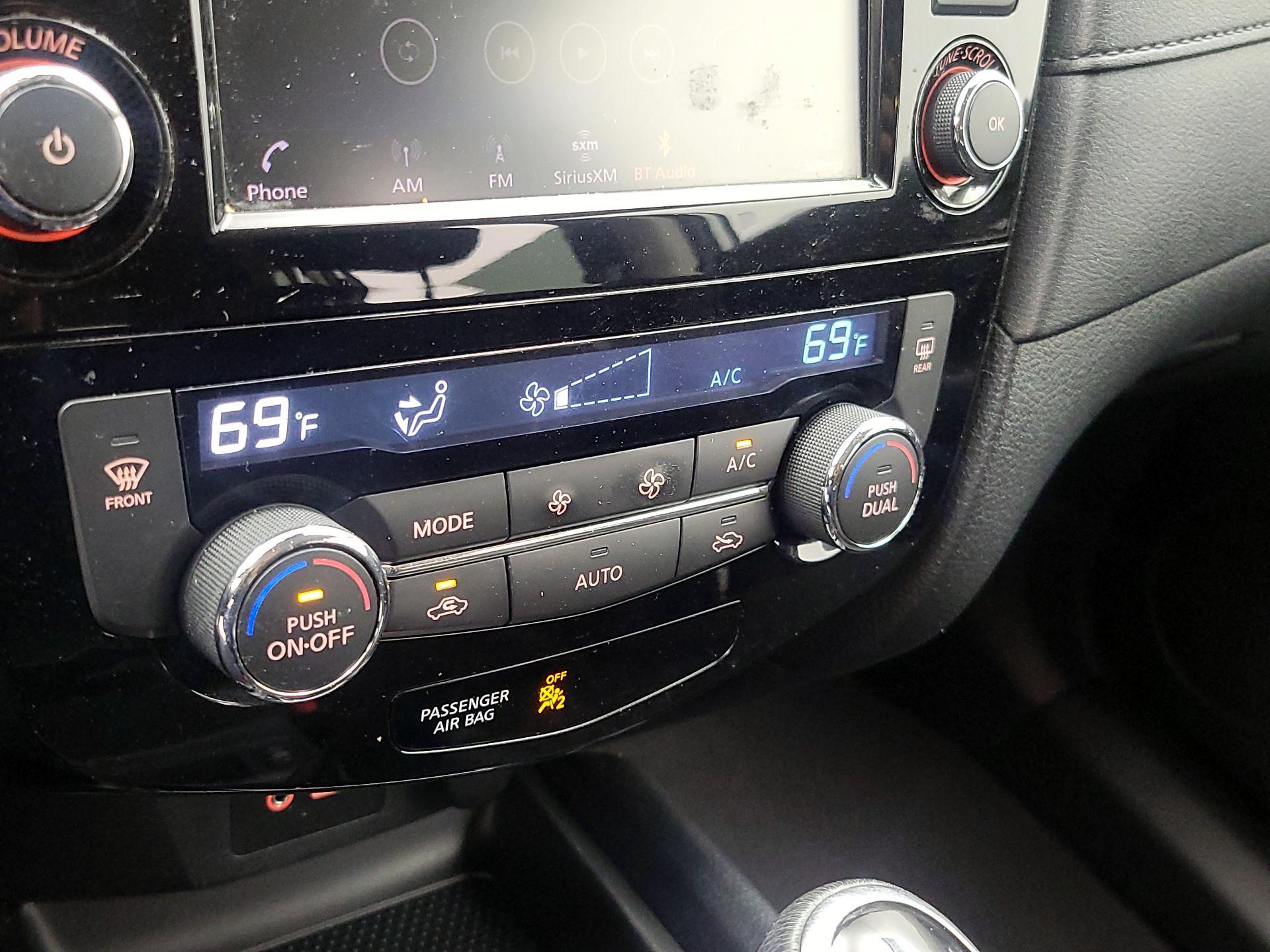 Thumbnail: 2019 Nissan Rogue - 16