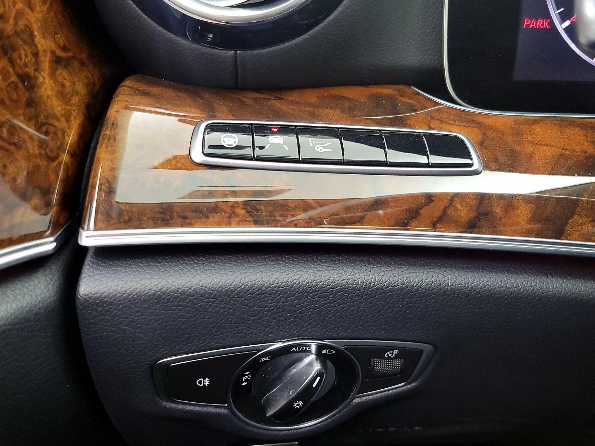 Thumbnail: 2018 Mercedes-Benz E-Class - 13