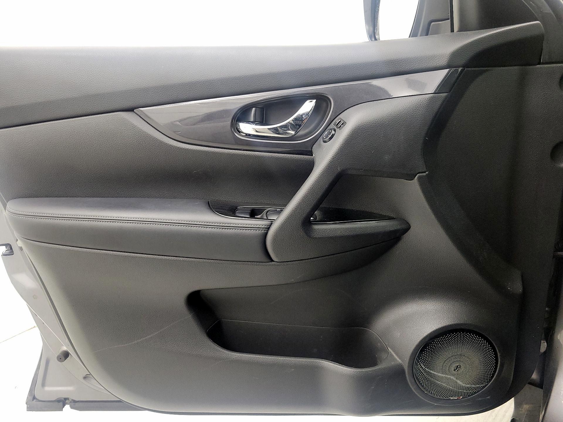 Thumbnail: 2020 Nissan Rogue - 12