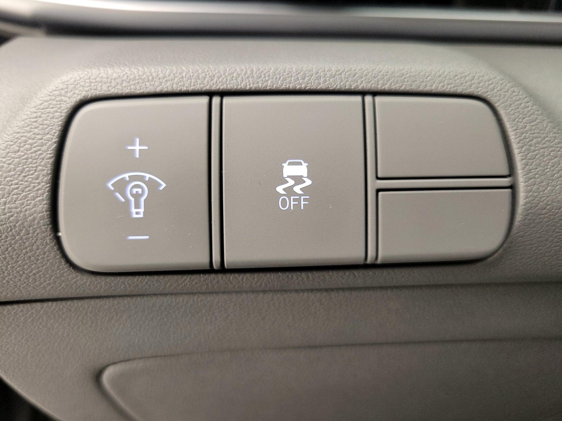 Thumbnail: 2025 Hyundai Elantra - 13