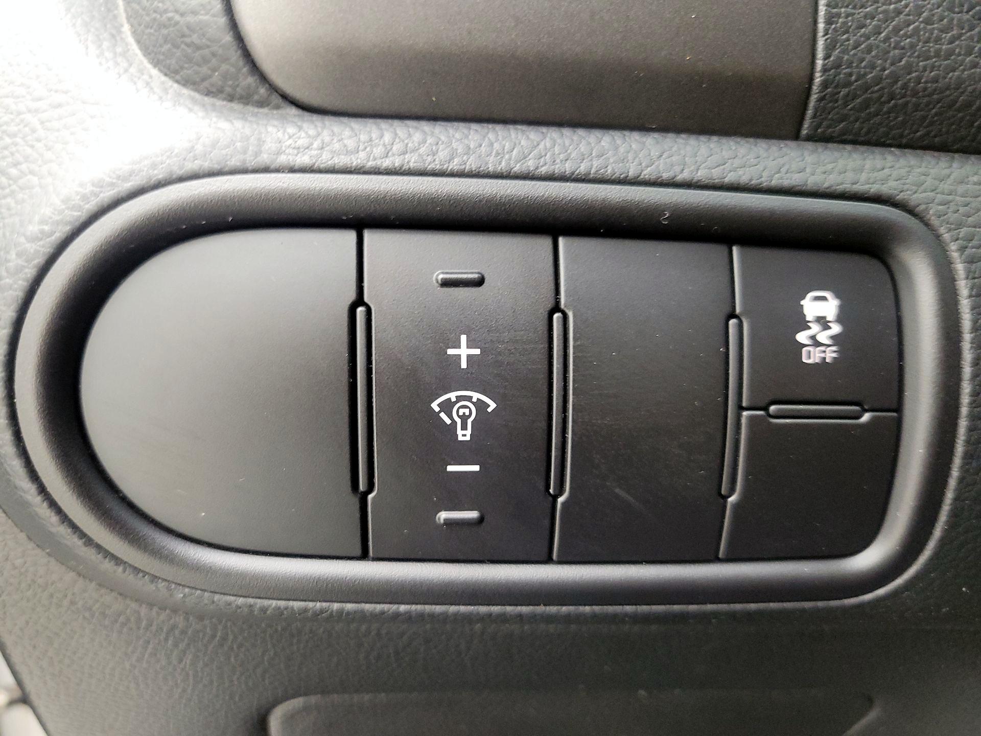 Thumbnail: 2018 Kia Forte - 13