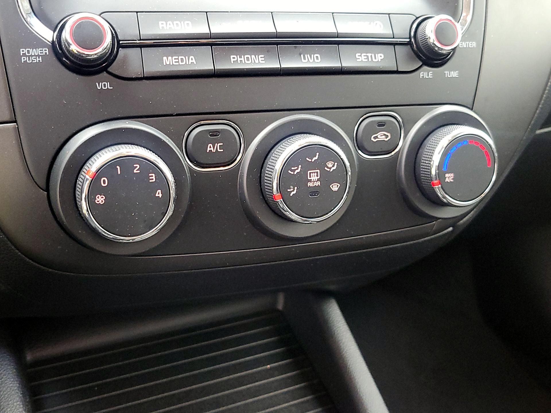 Thumbnail: 2018 Kia Forte - 16