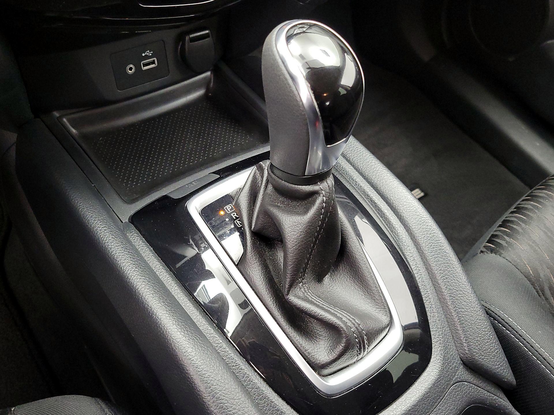 Thumbnail: 2018 Nissan Rogue - 17