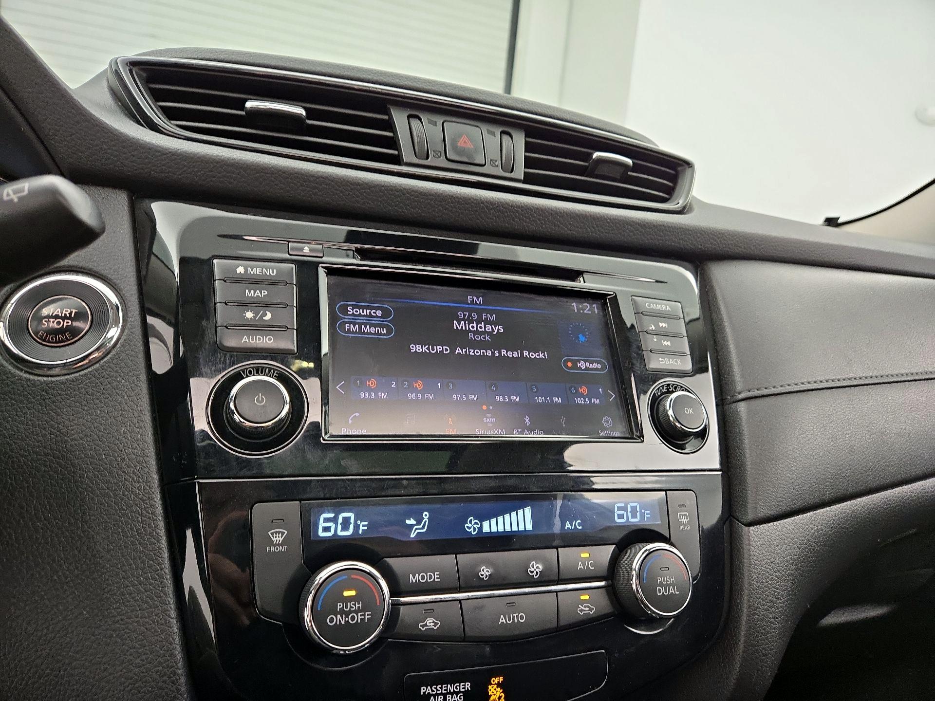 Thumbnail: 2019 Nissan Rogue - 16