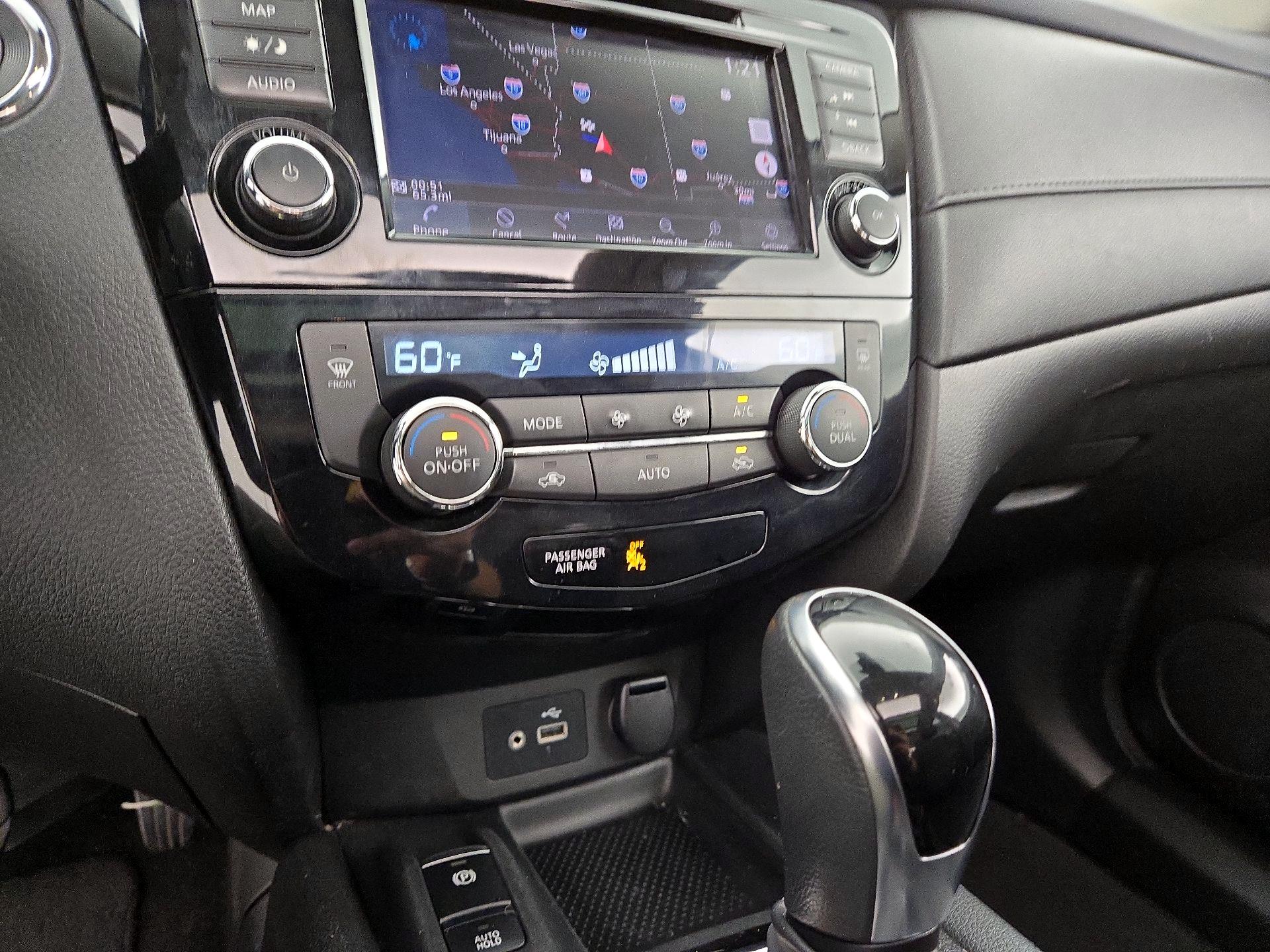 Thumbnail: 2019 Nissan Rogue - 17