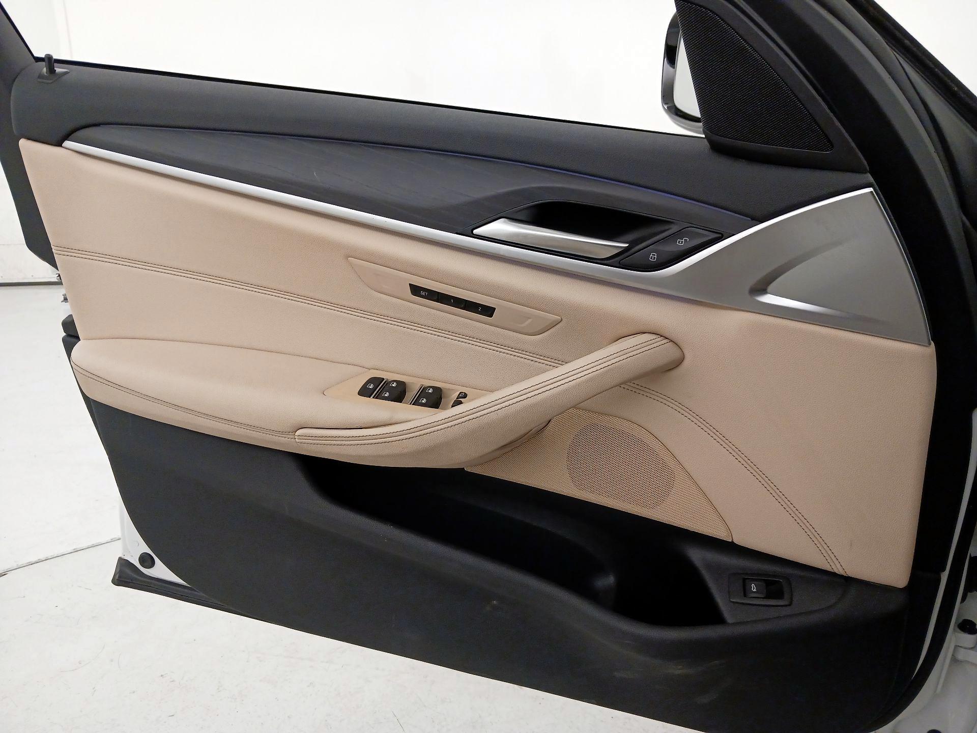 Thumbnail: 2021 BMW 5 Series - 12