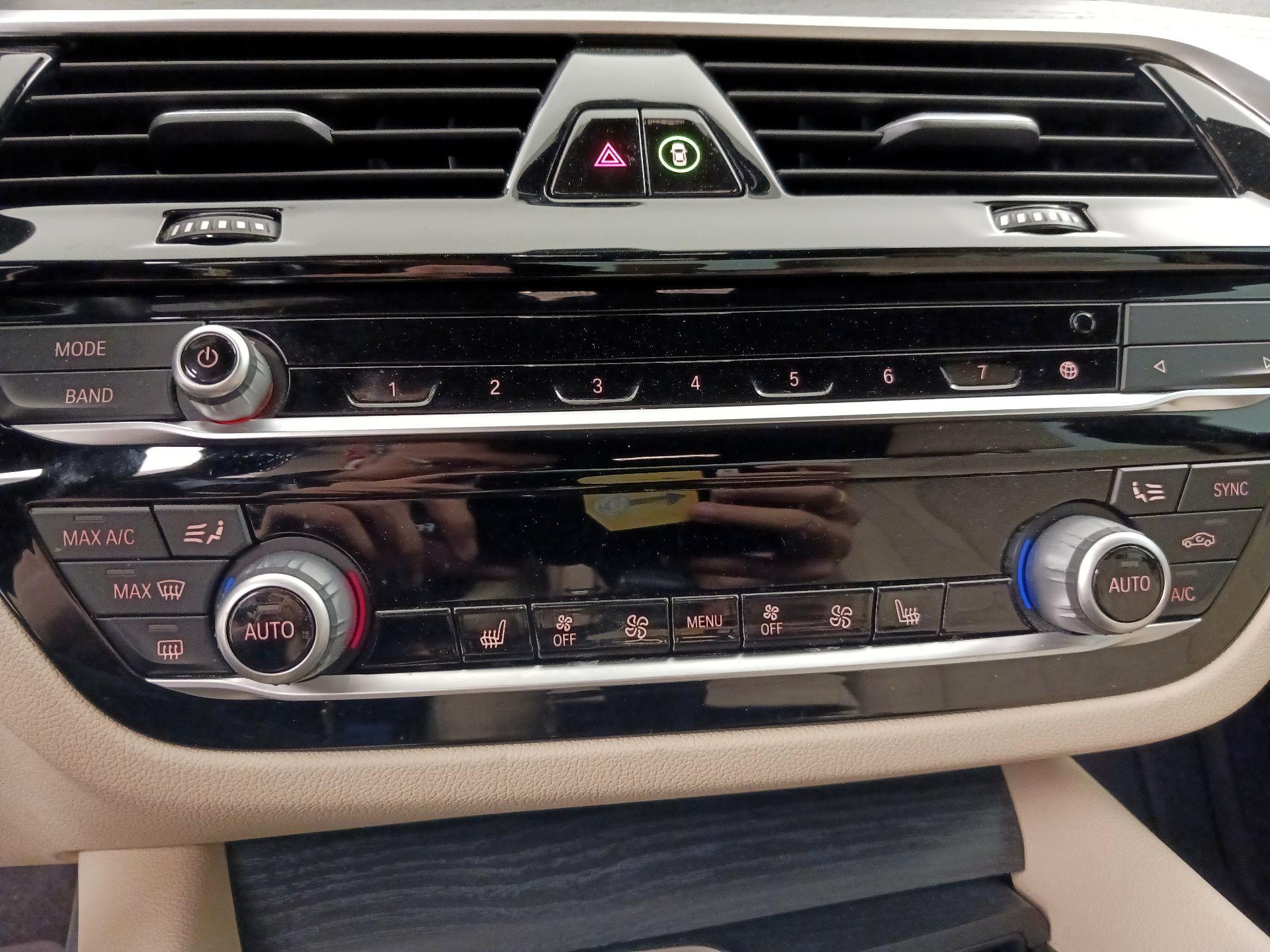 Thumbnail: 2021 BMW 5 Series - 17