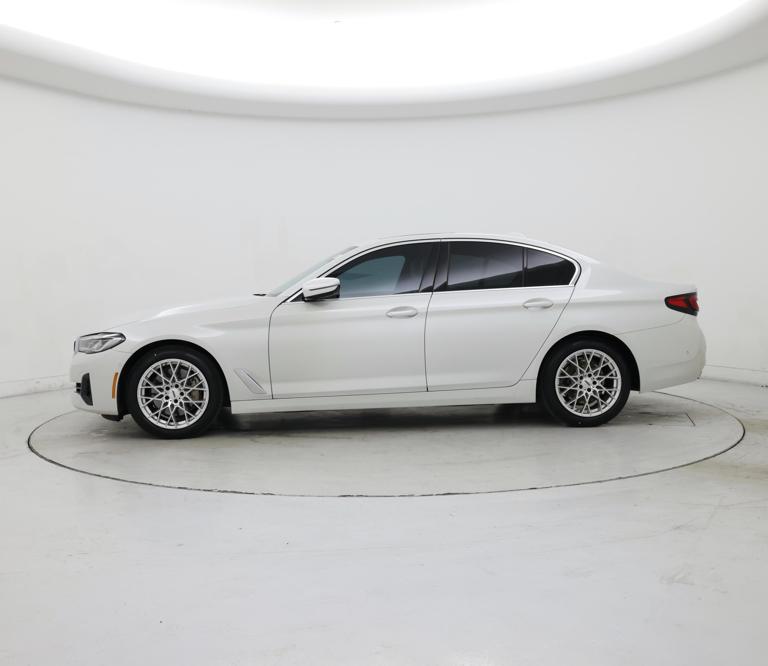 Thumbnail: 2021 BMW 5 Series - 3