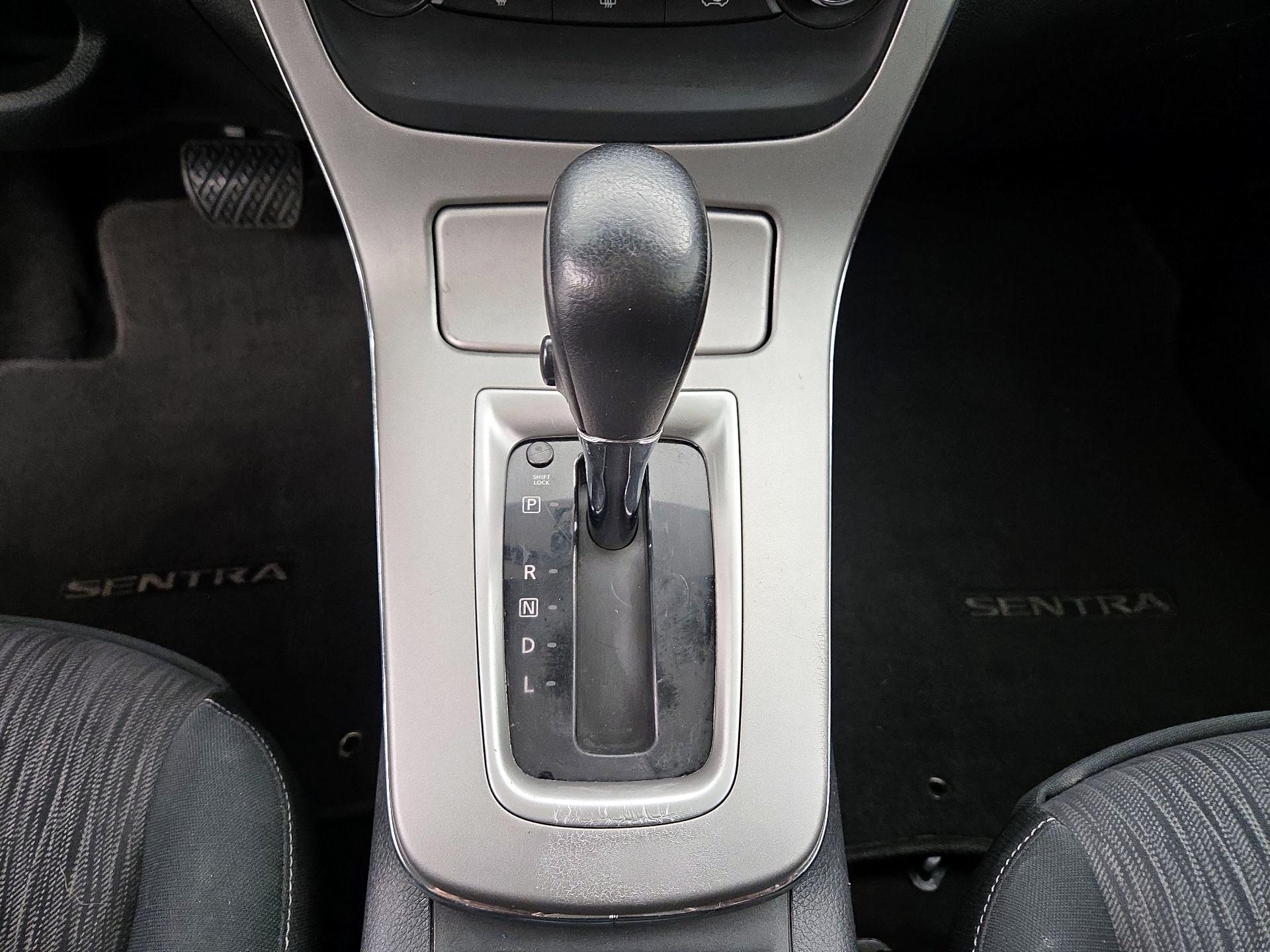 Thumbnail: 2015 Nissan Sentra - 17