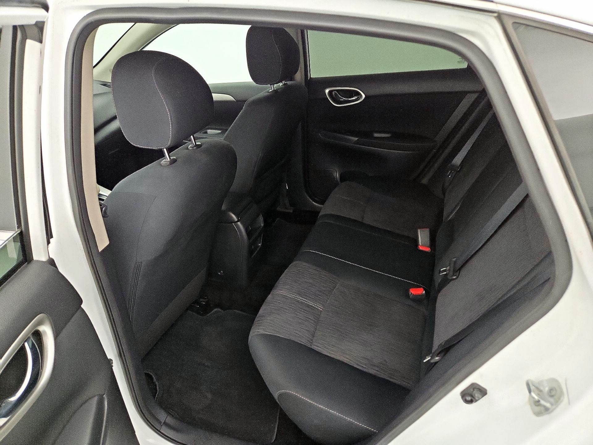 Thumbnail: 2015 Nissan Sentra - 19