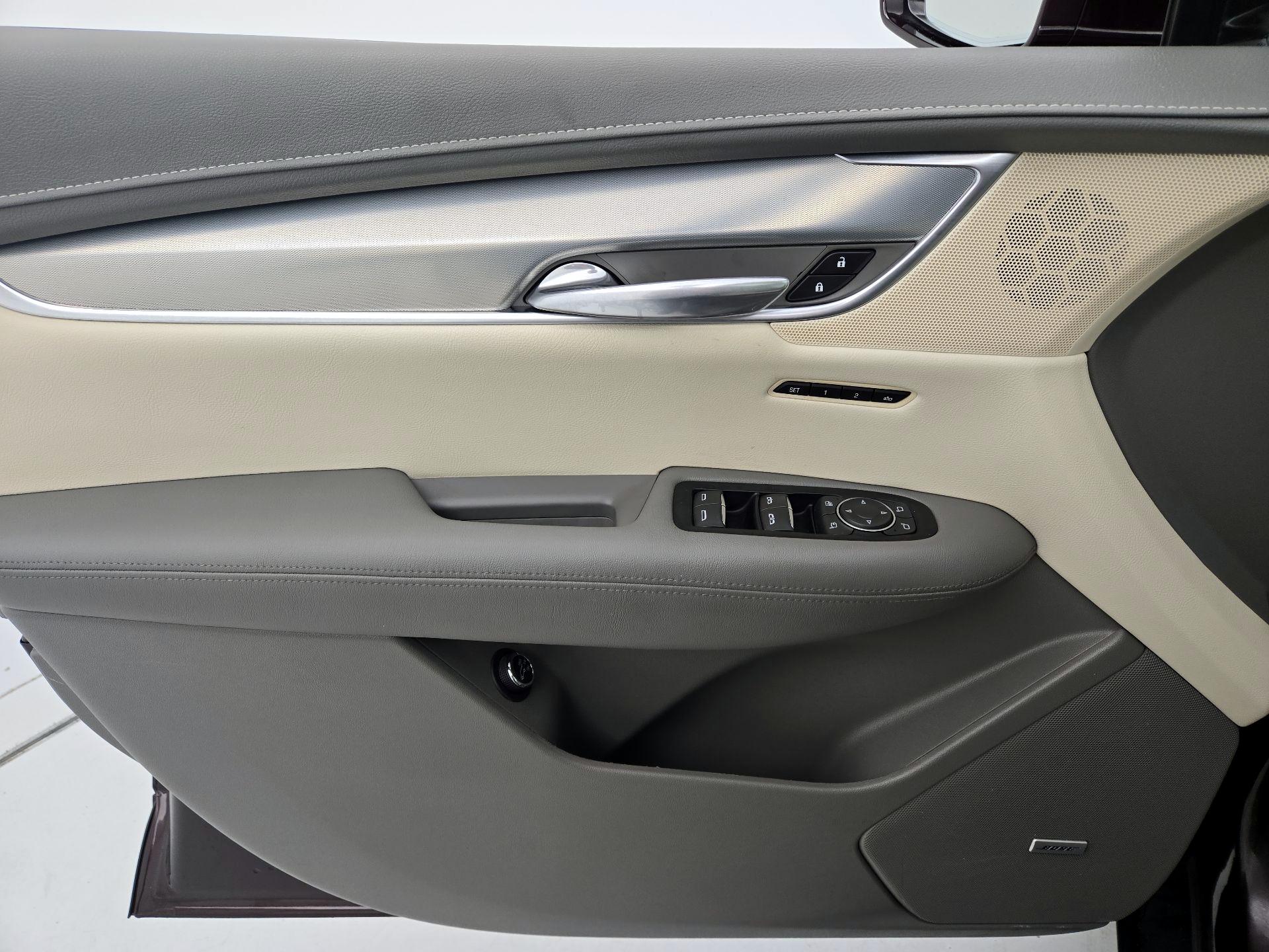 Thumbnail: 2018 Cadillac XT5 - 12