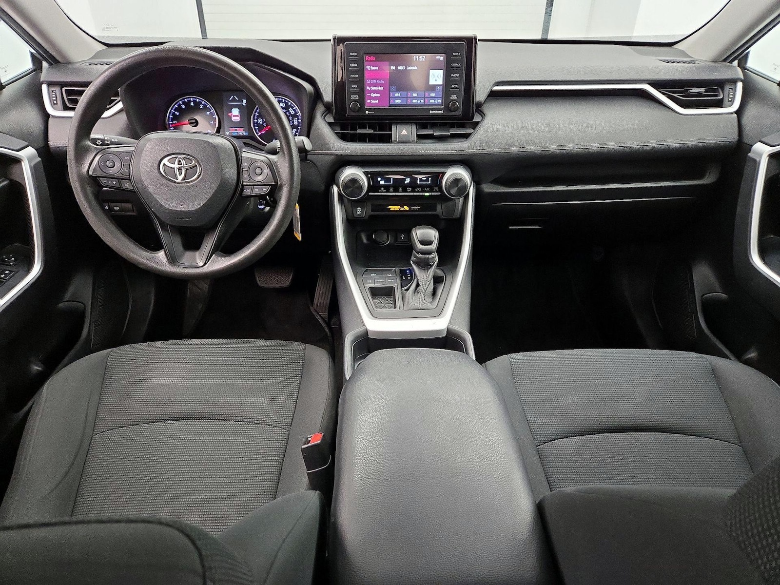 2021 Toyota RAV4 LE - Photo 10