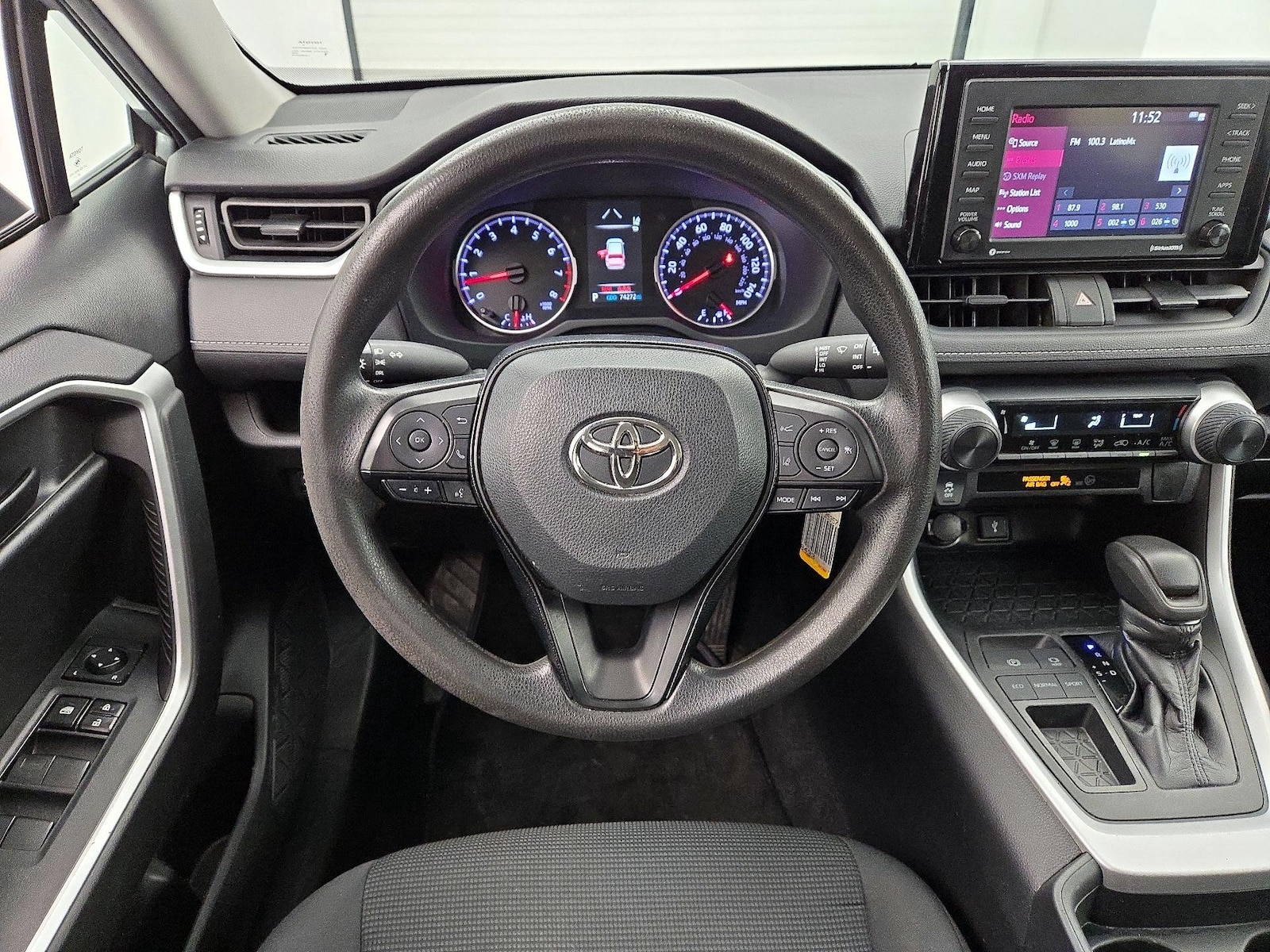 2021 Toyota RAV4 LE - Photo 11