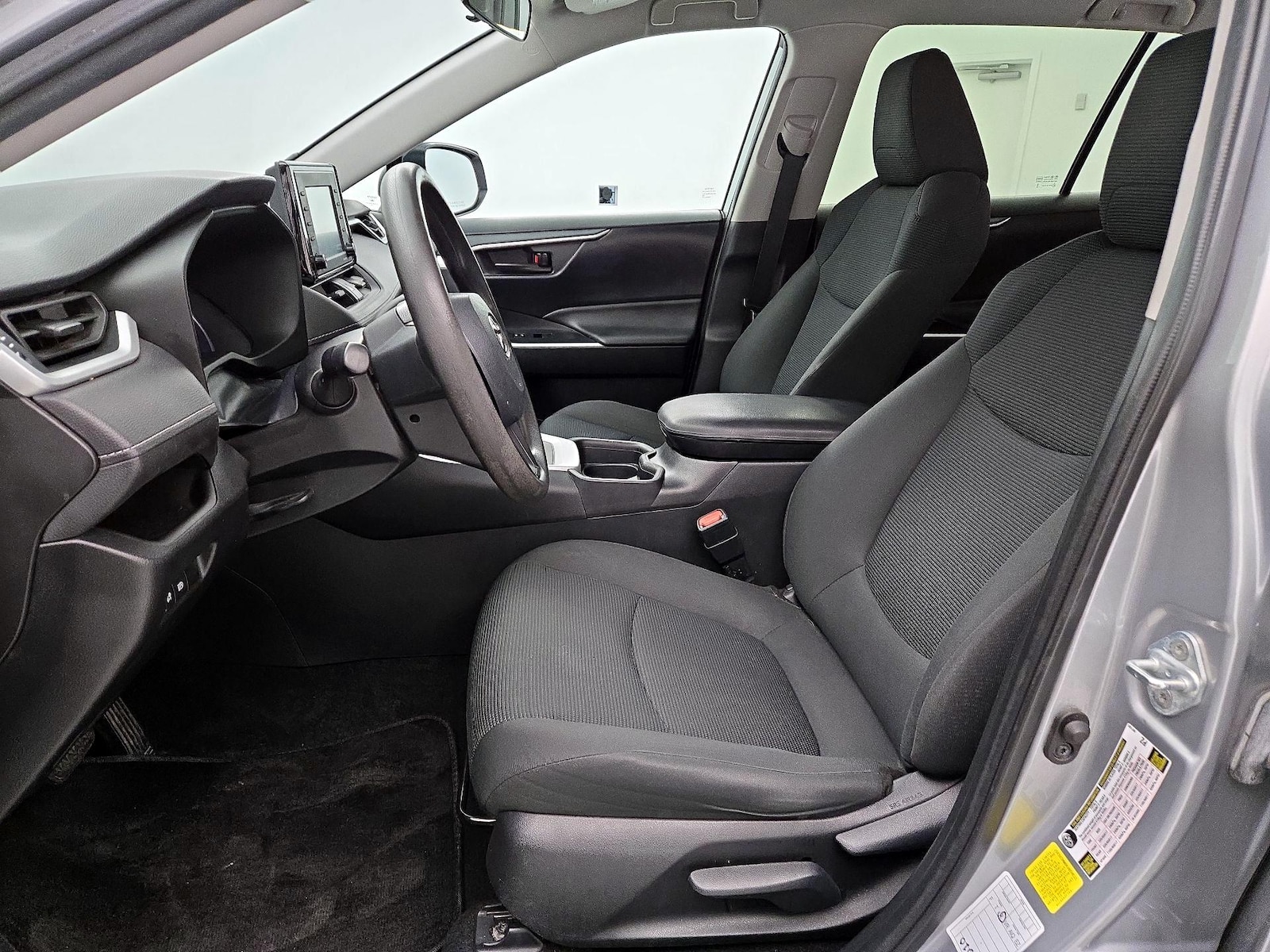 2021 Toyota RAV4 LE - Photo 12