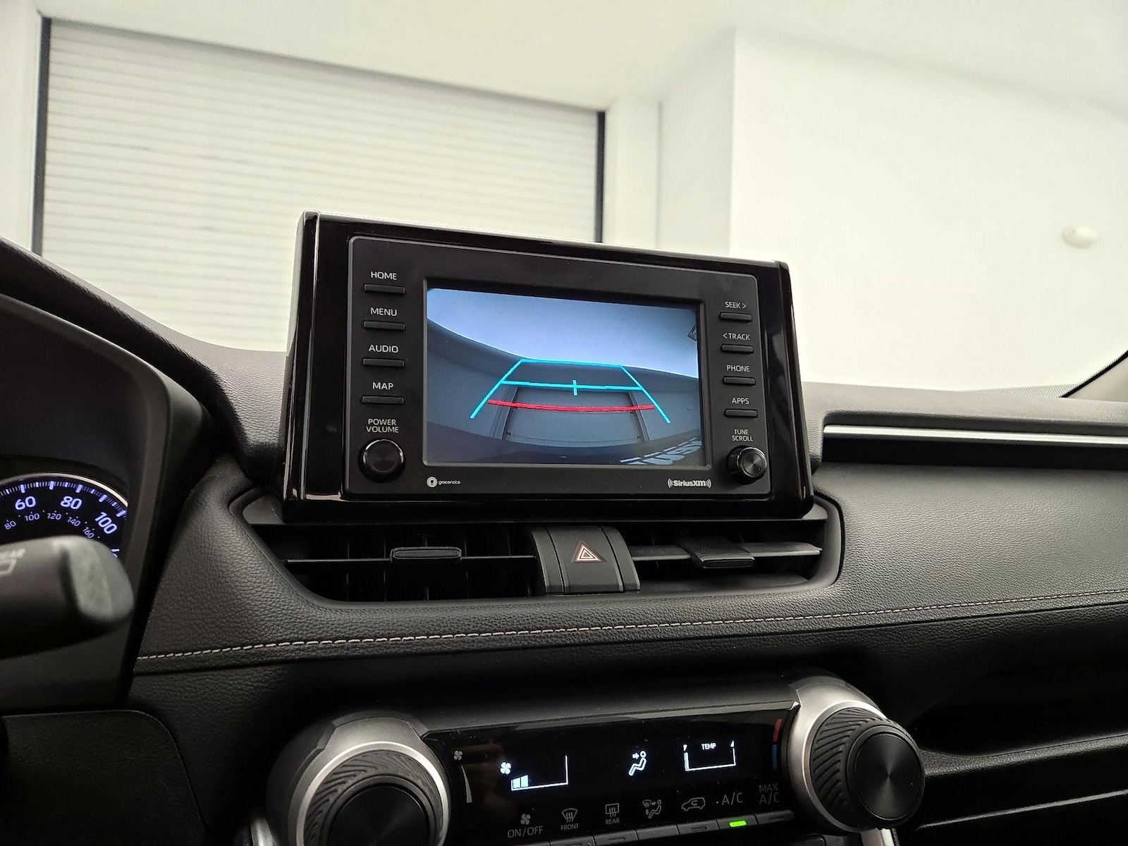 2021 Toyota RAV4 LE - Photo 15