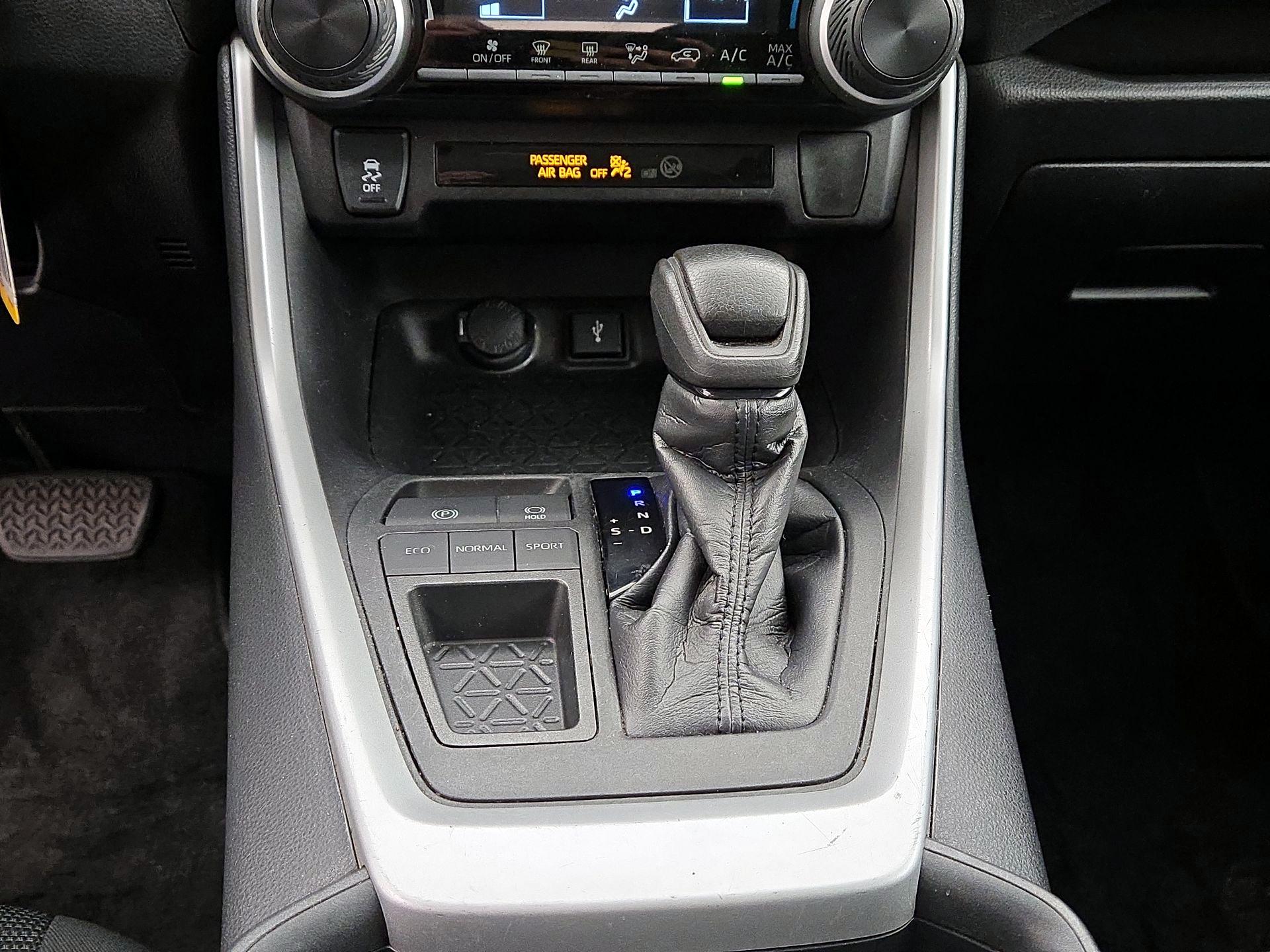 Thumbnail: 2021 Toyota RAV4 - 17