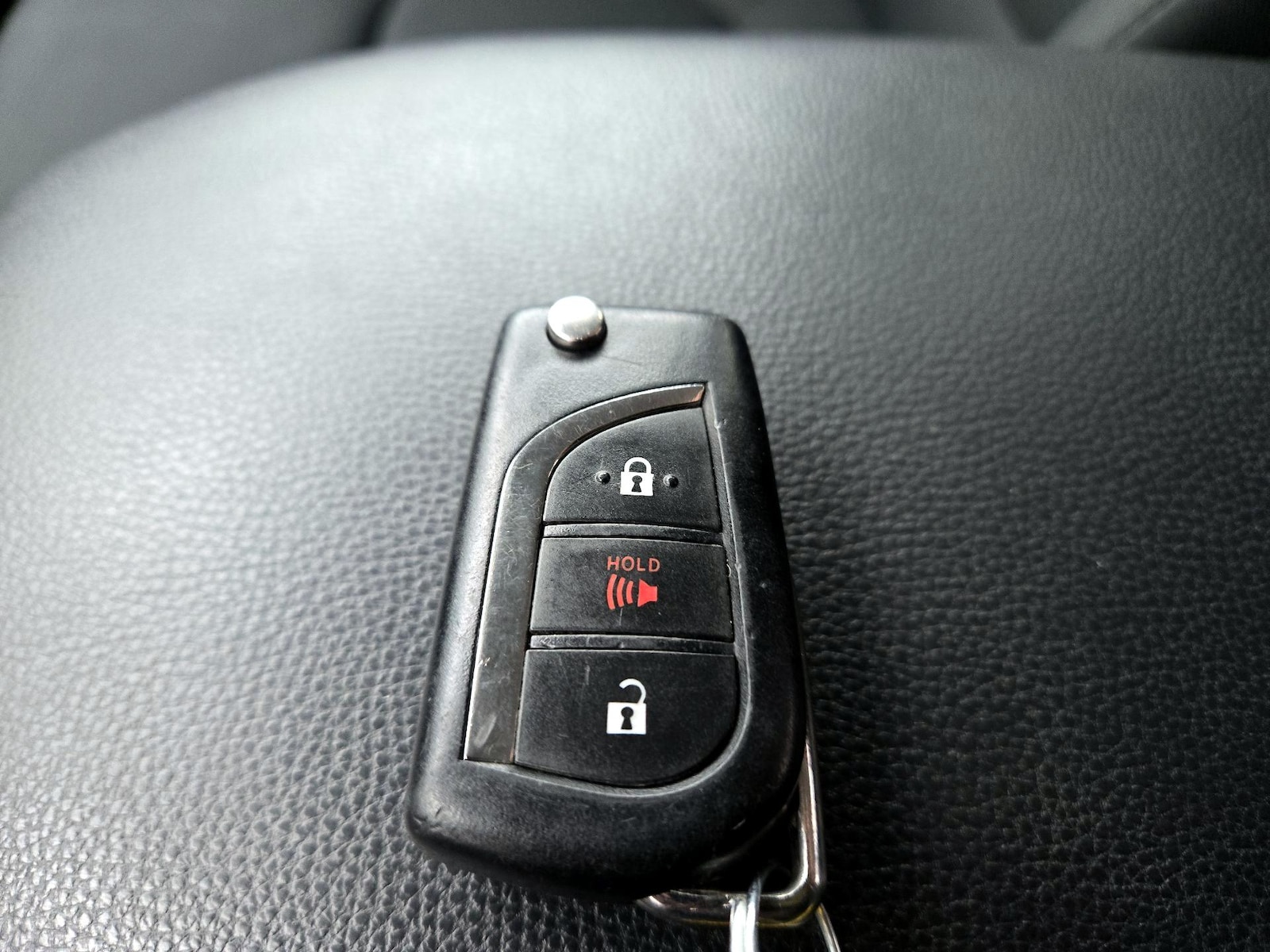 2021 Toyota RAV4 LE - Photo 23