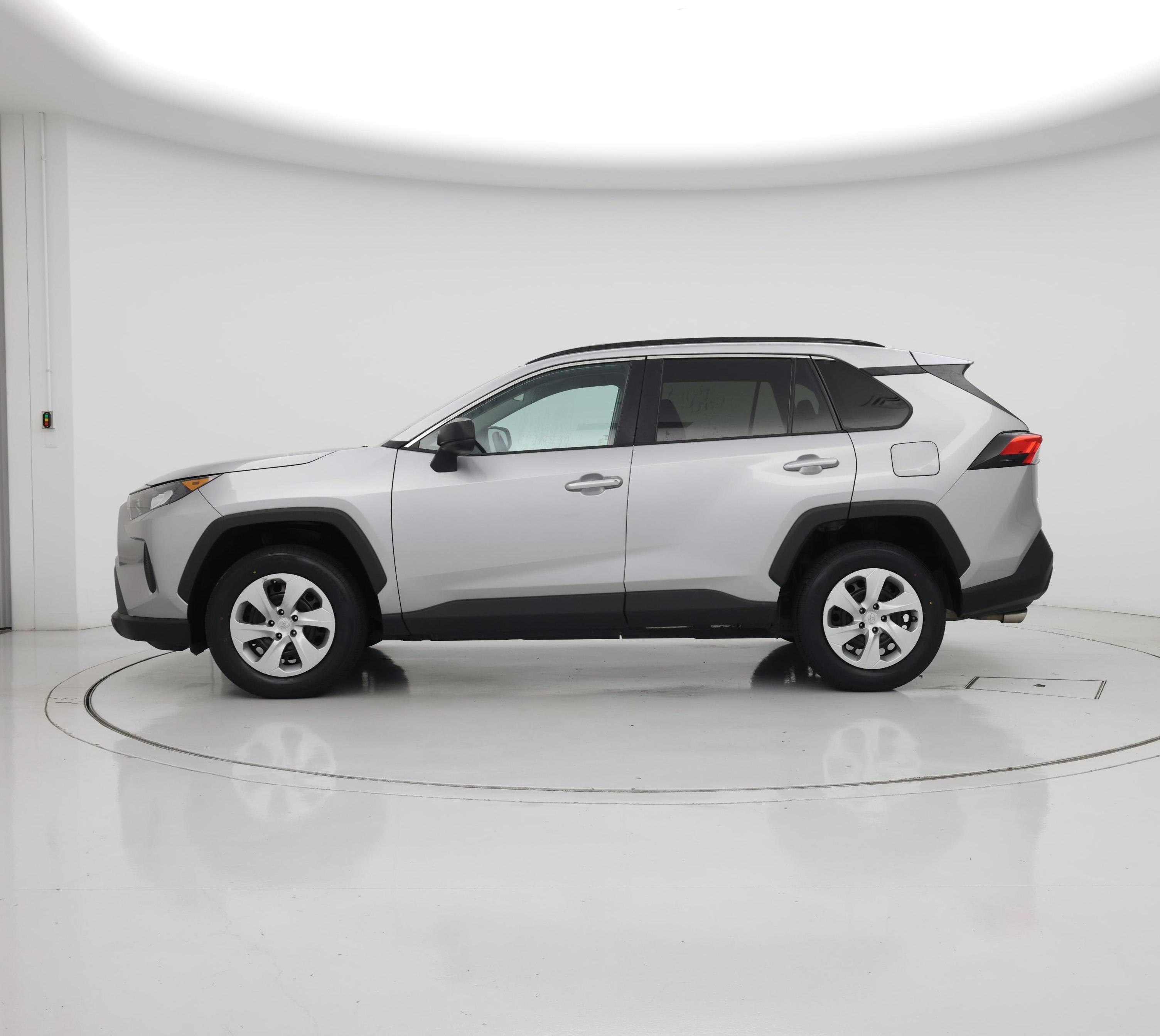 Thumbnail: 2021 Toyota RAV4 - 3