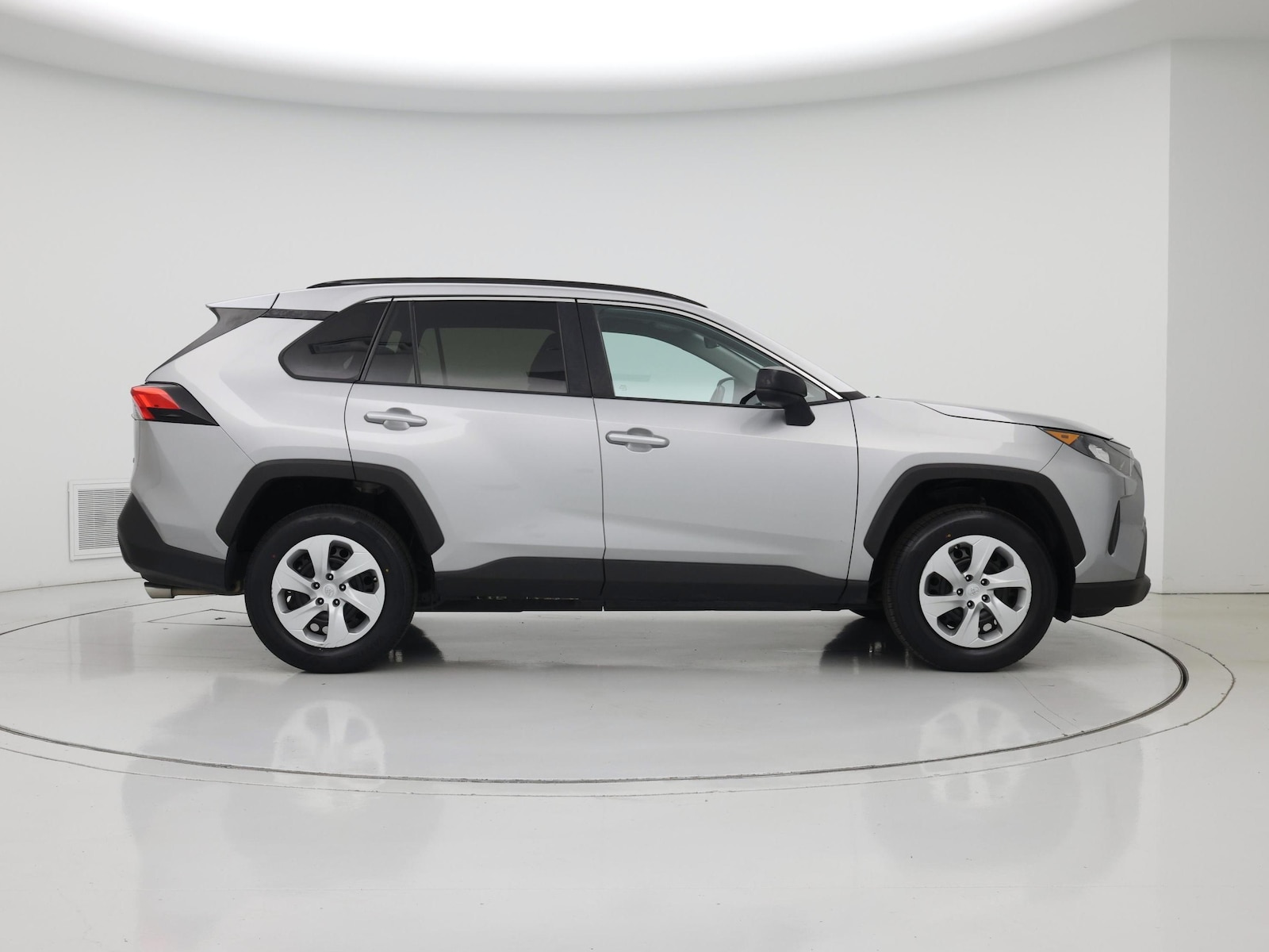 2021 Toyota RAV4 LE - Photo 8
