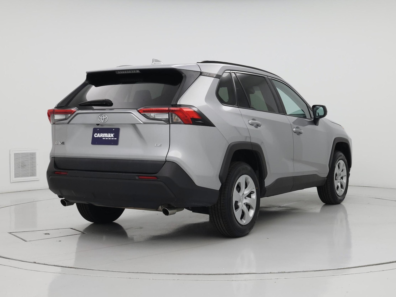 2021 Toyota RAV4 LE - Photo 9