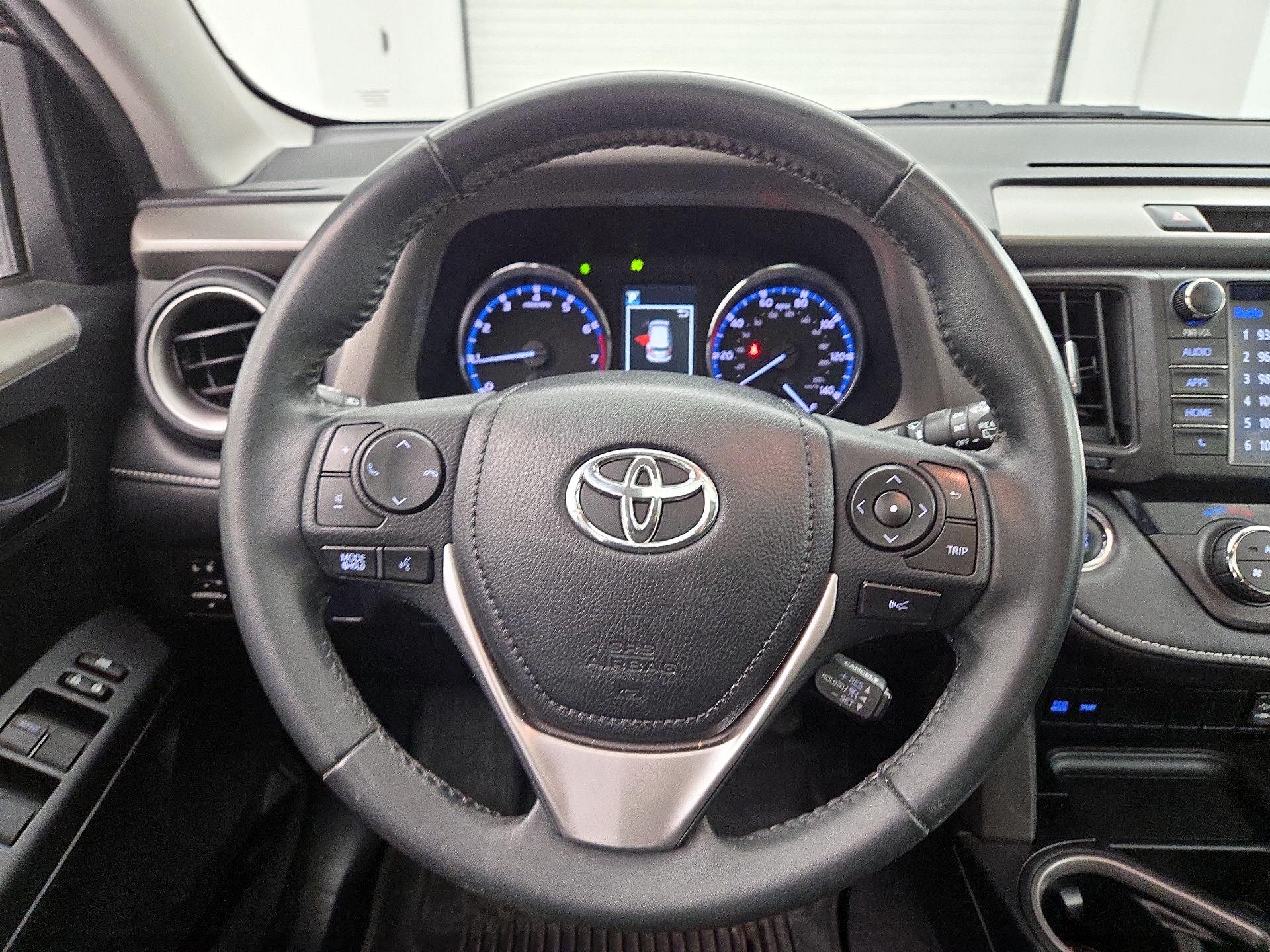 Thumbnail: 2016 Toyota RAV4 - 10
