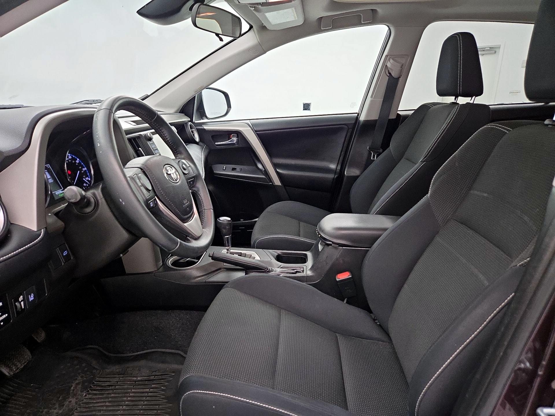 Thumbnail: 2016 Toyota RAV4 - 11