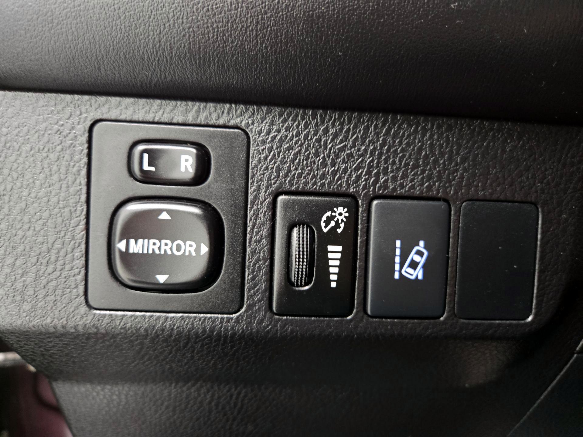 Thumbnail: 2016 Toyota RAV4 - 13