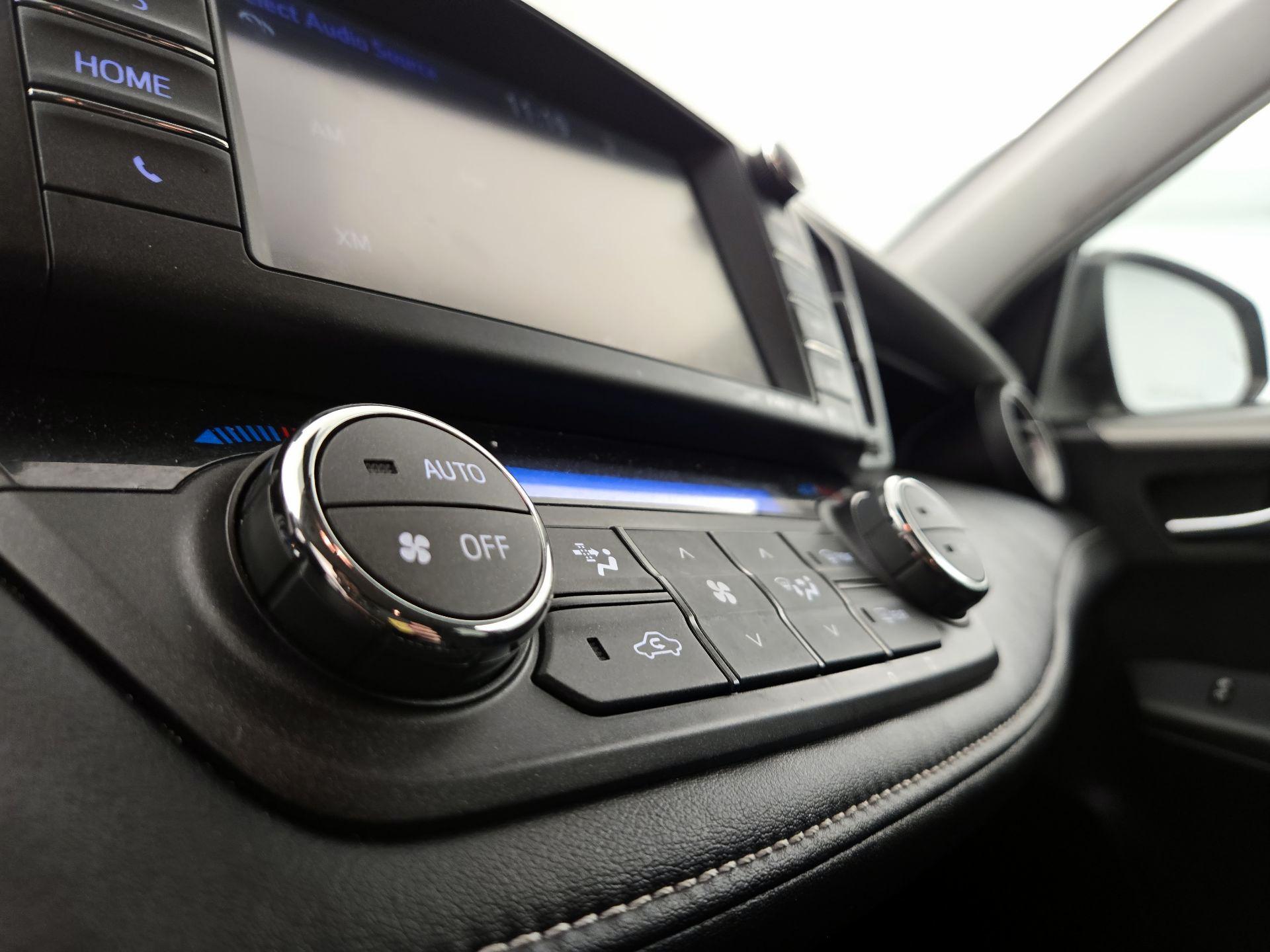 Thumbnail: 2016 Toyota RAV4 - 16