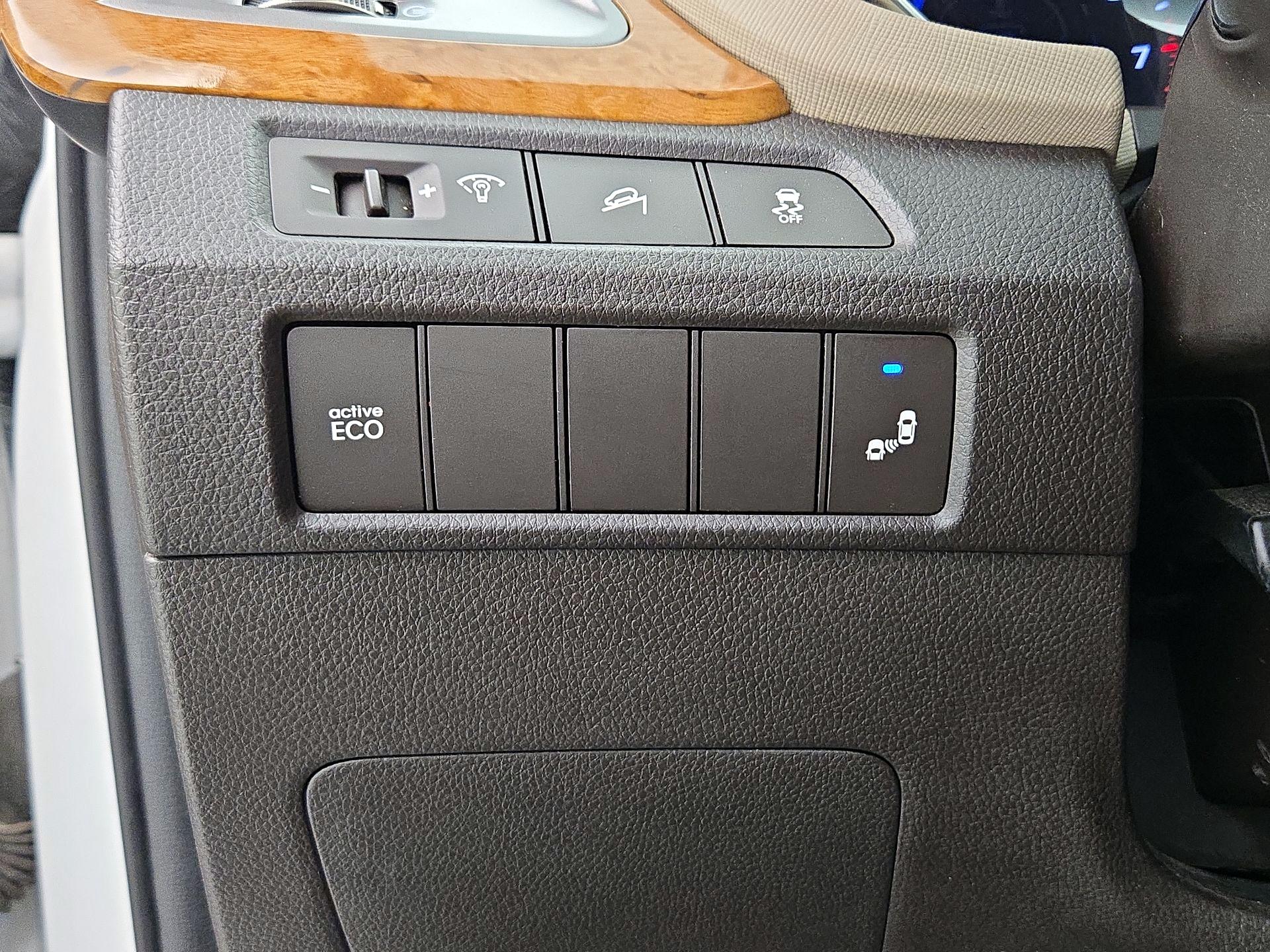 Thumbnail: 2014 Hyundai Santa Fe - 13