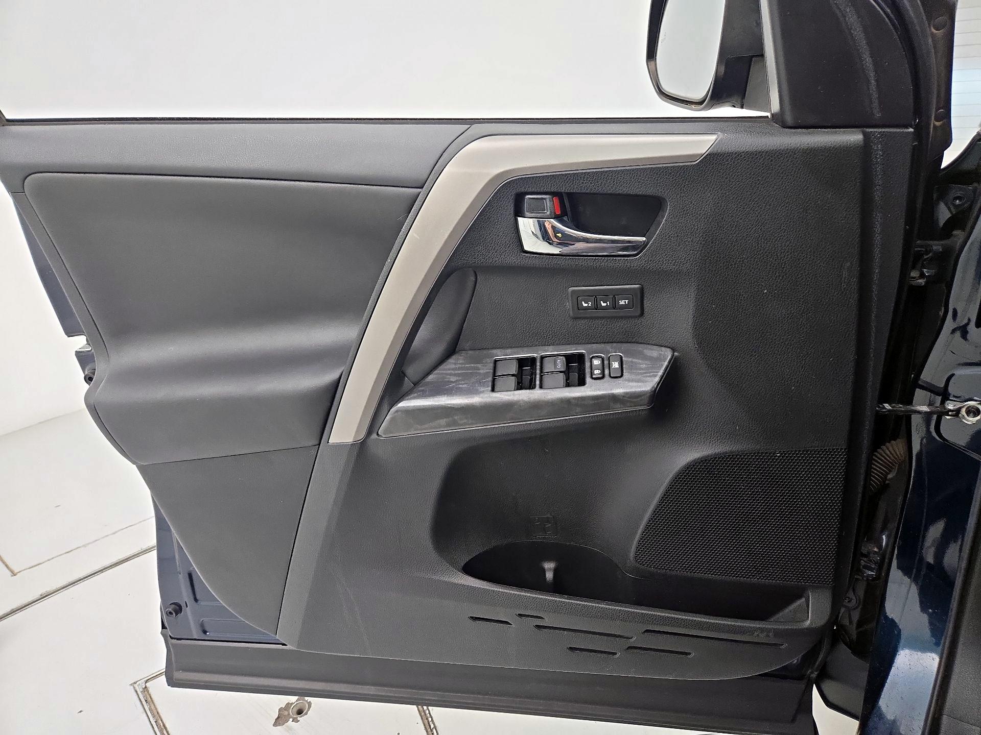 Thumbnail: 2017 Toyota RAV4 - 12