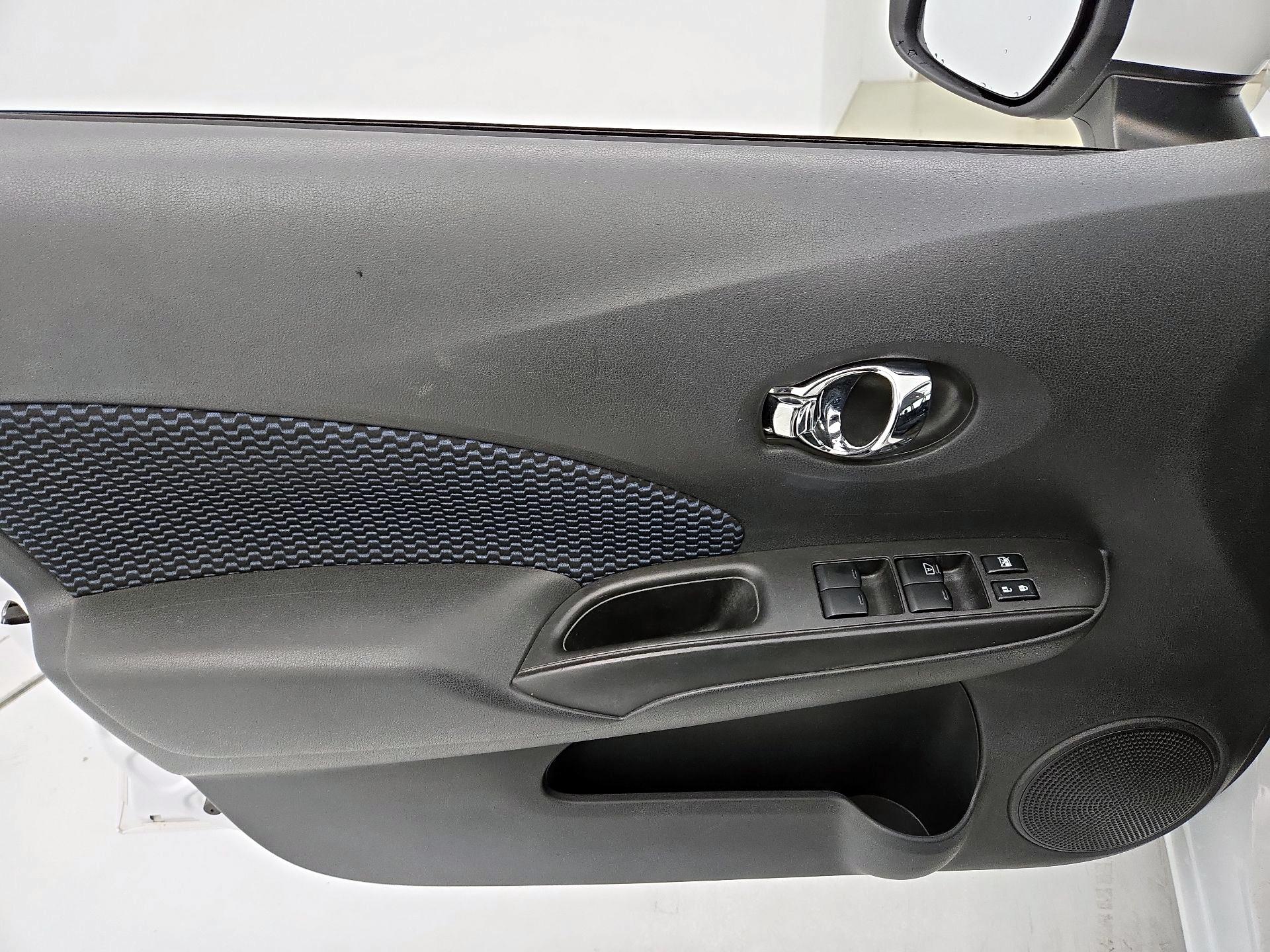 Thumbnail: 2015 Nissan Versa Note - 12