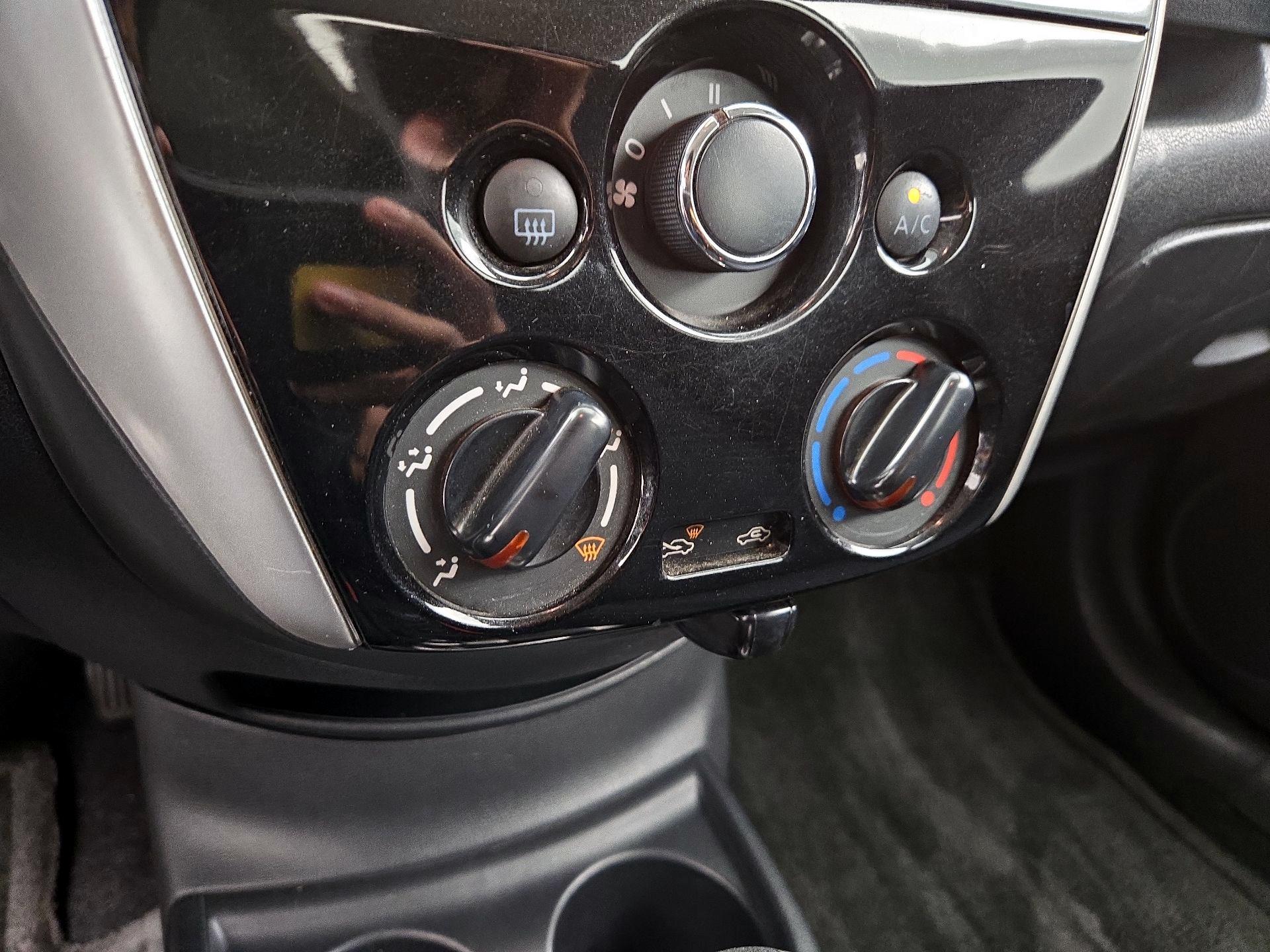 Thumbnail: 2015 Nissan Versa Note - 15