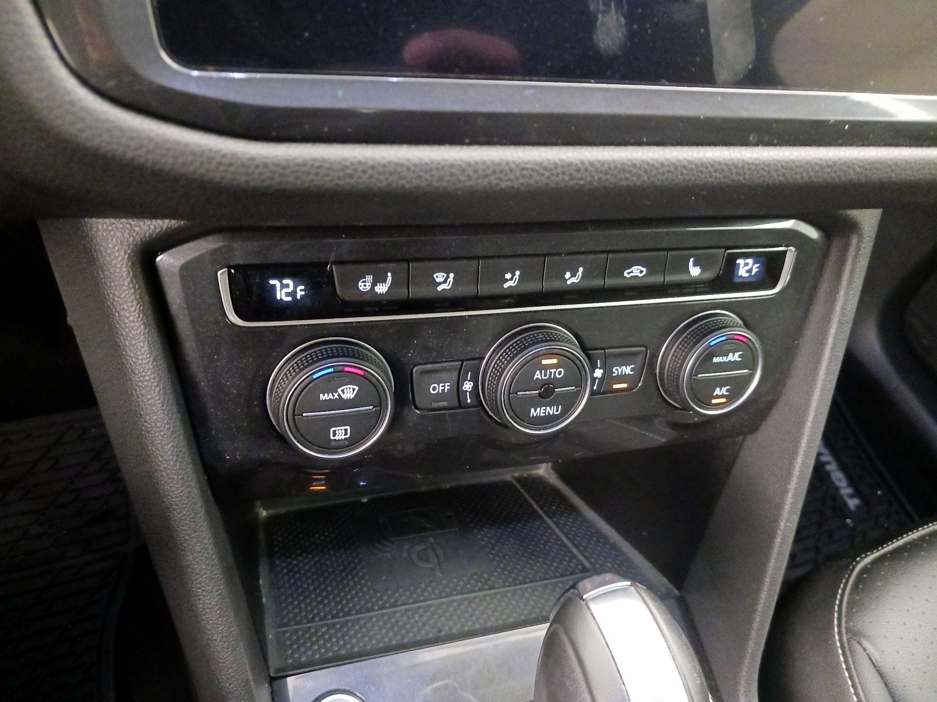 Thumbnail: 2021 Volkswagen Tiguan - 17