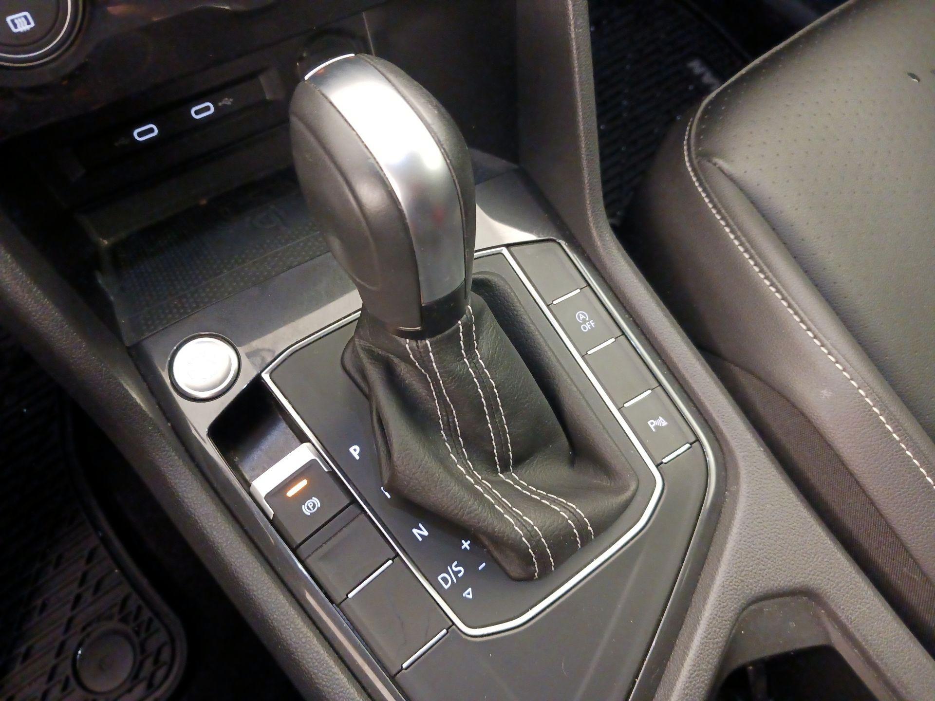 Thumbnail: 2021 Volkswagen Tiguan - 18