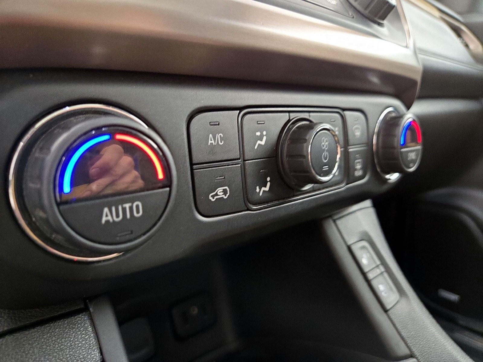 2018 GMC Acadia Denali - Photo 18