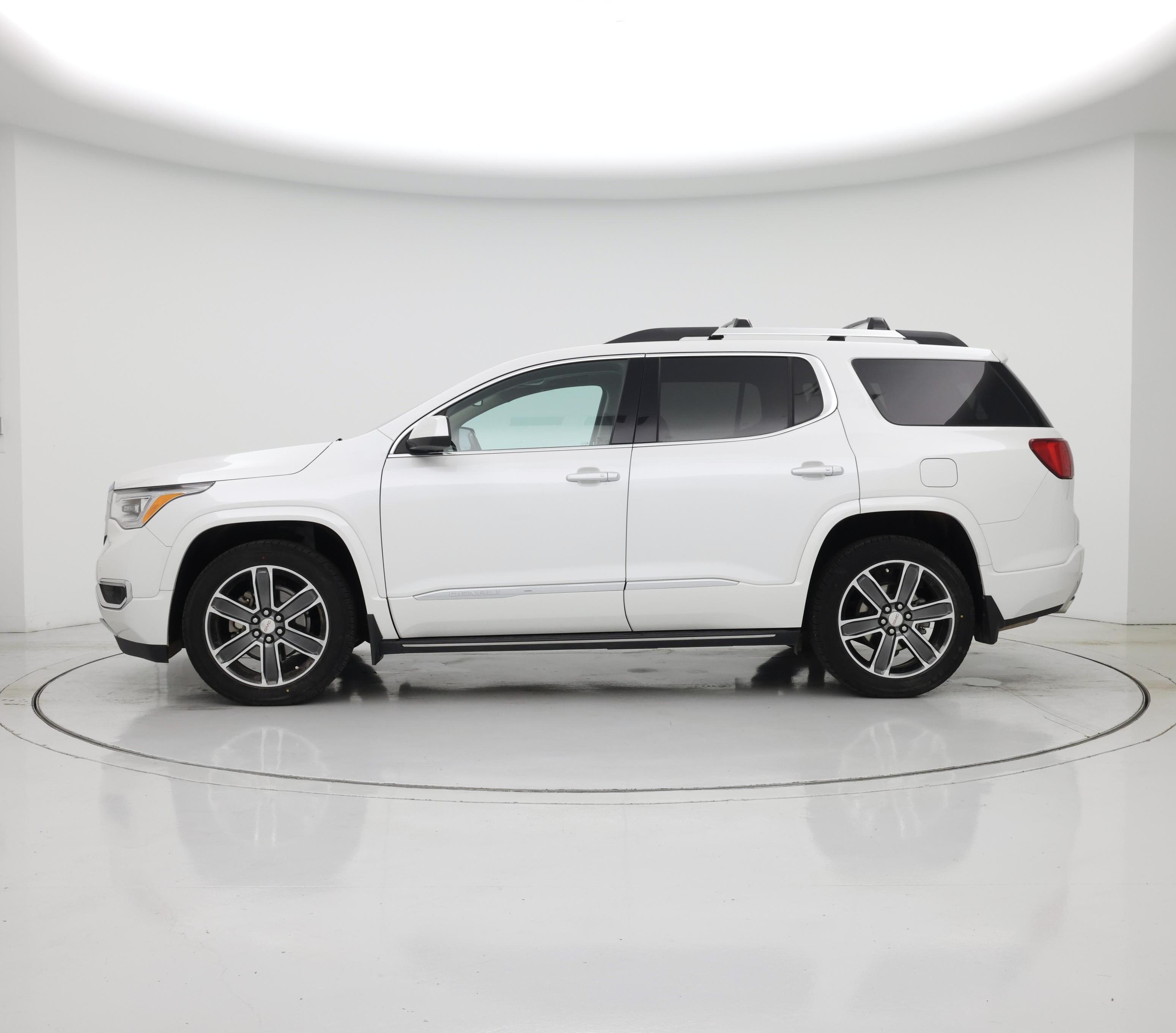 Thumbnail: 2018 GMC Acadia - 3