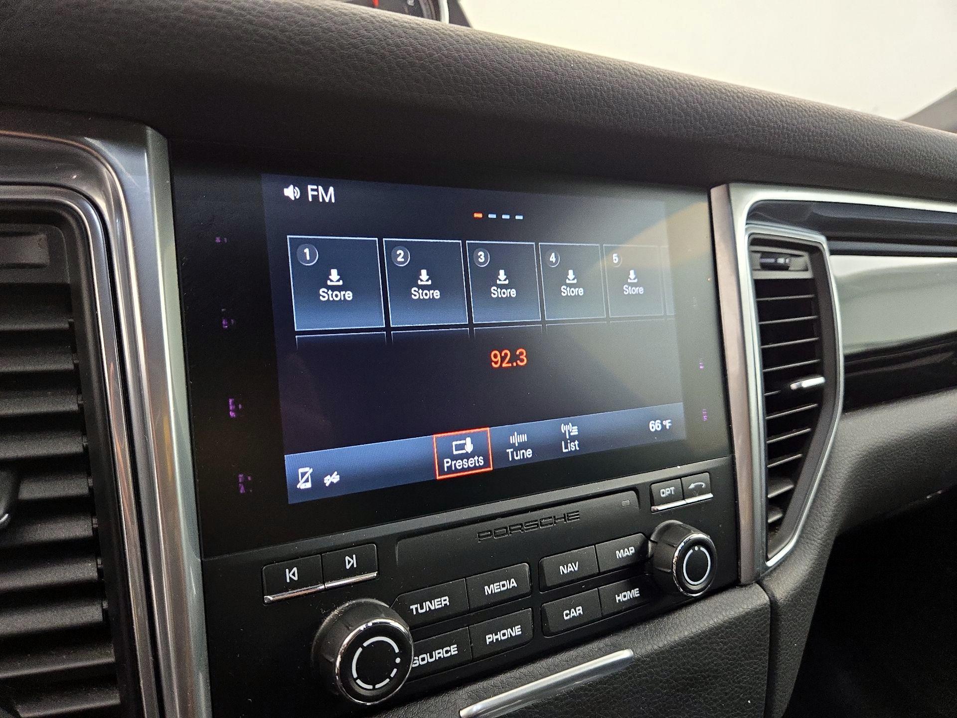 Thumbnail: 2017 Porsche Macan - 16