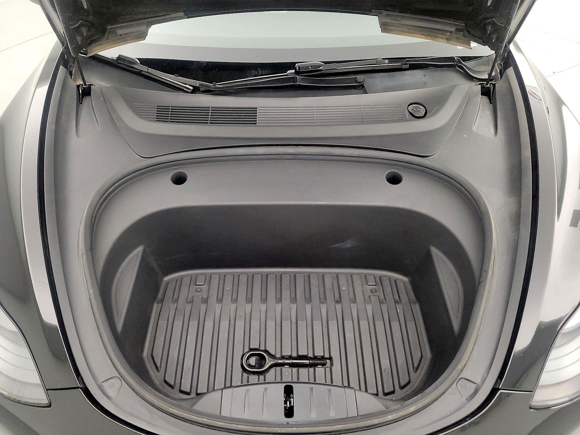 Thumbnail: 2023 Tesla Model 3 - 20