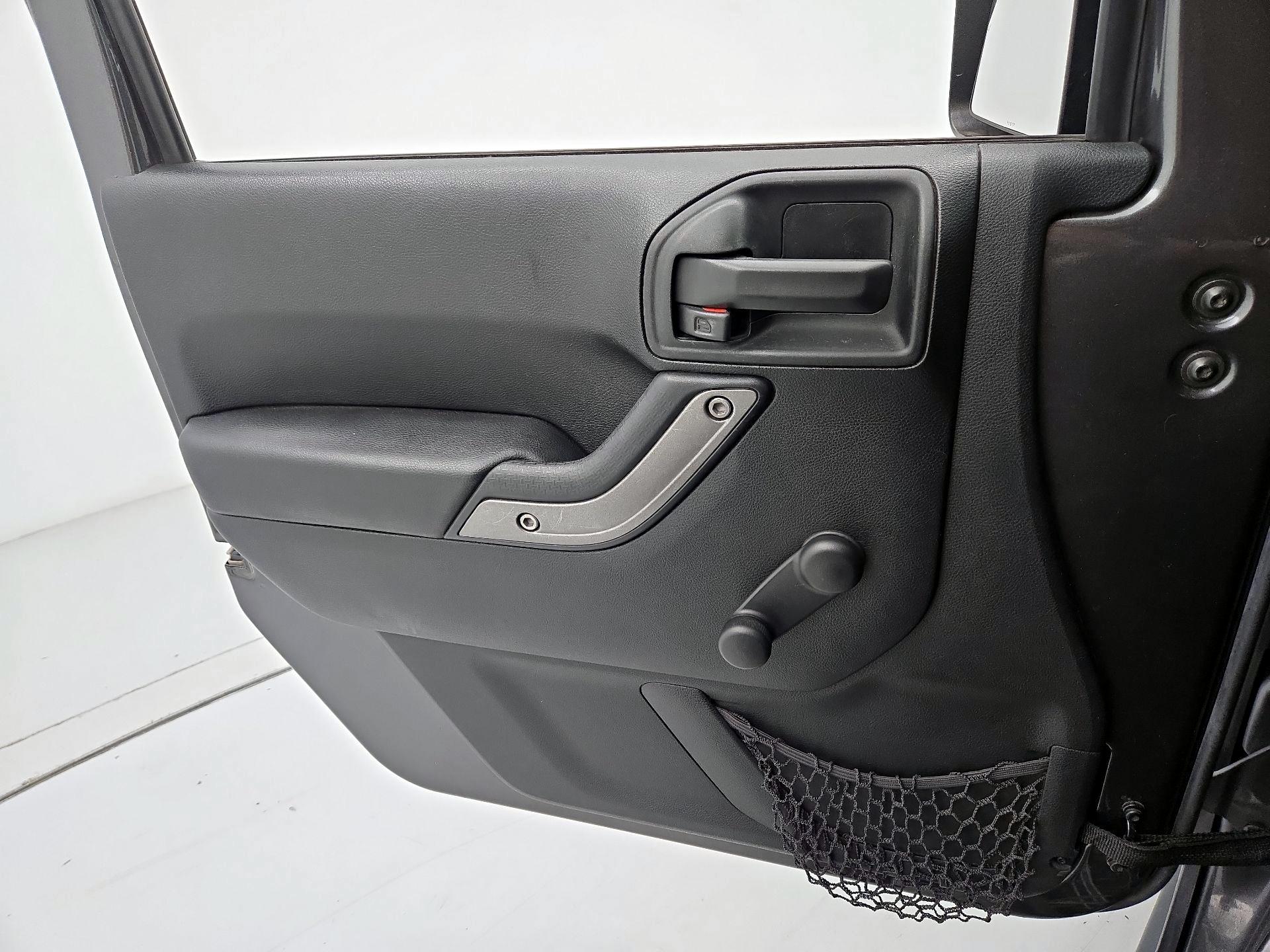 Thumbnail: 2017 Jeep Wrangler - 12