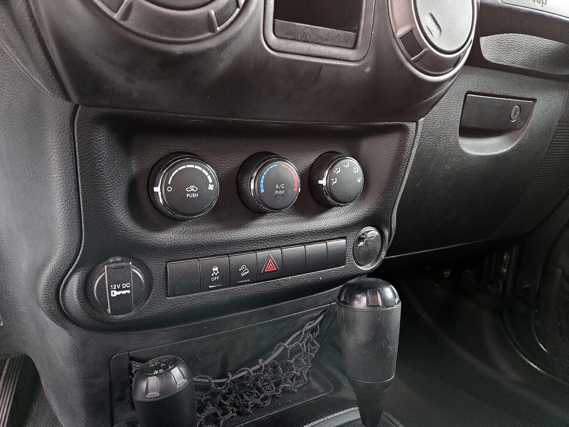 Thumbnail: 2017 Jeep Wrangler - 14