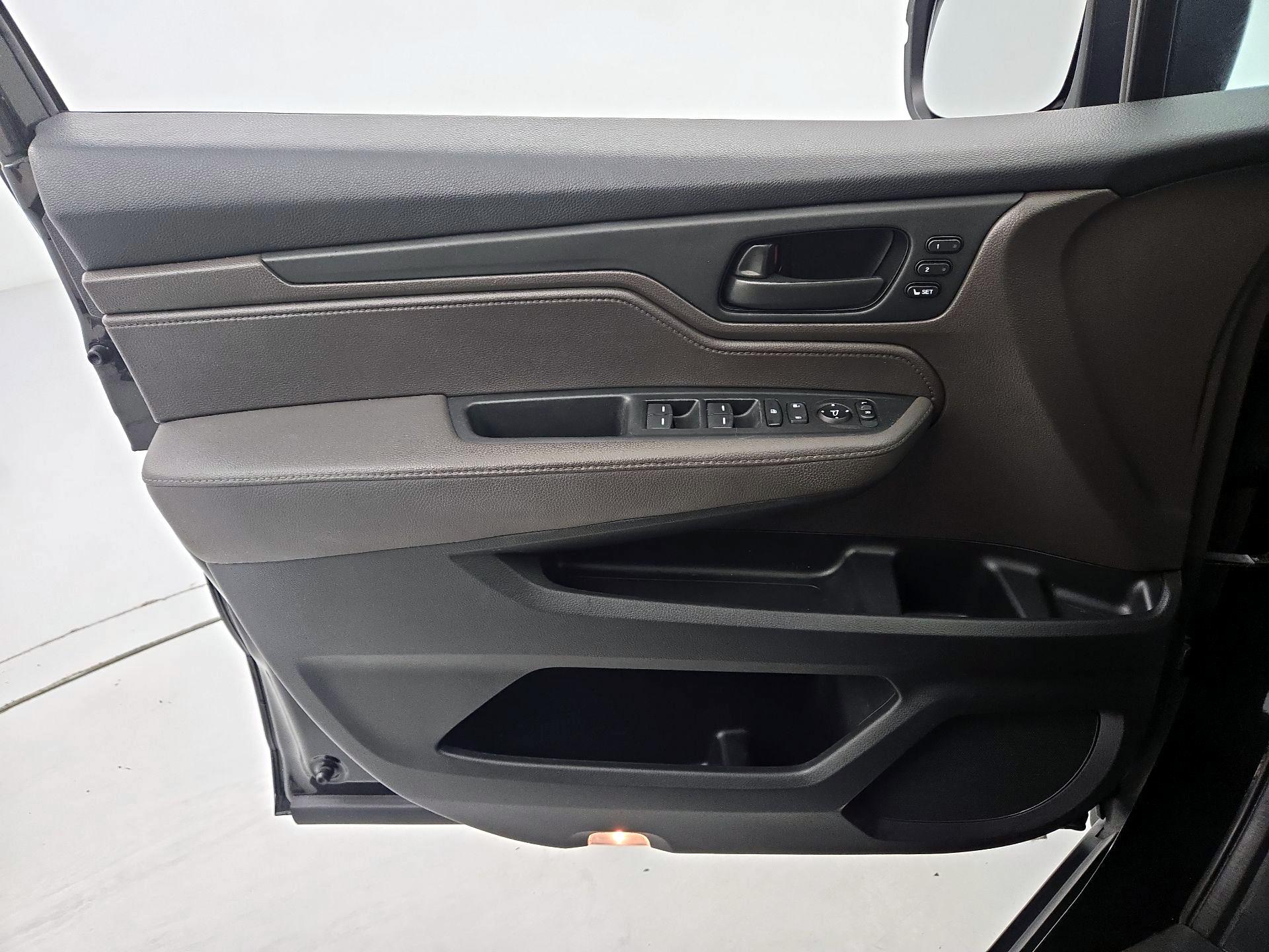 Thumbnail: 2019 Honda Odyssey - 12