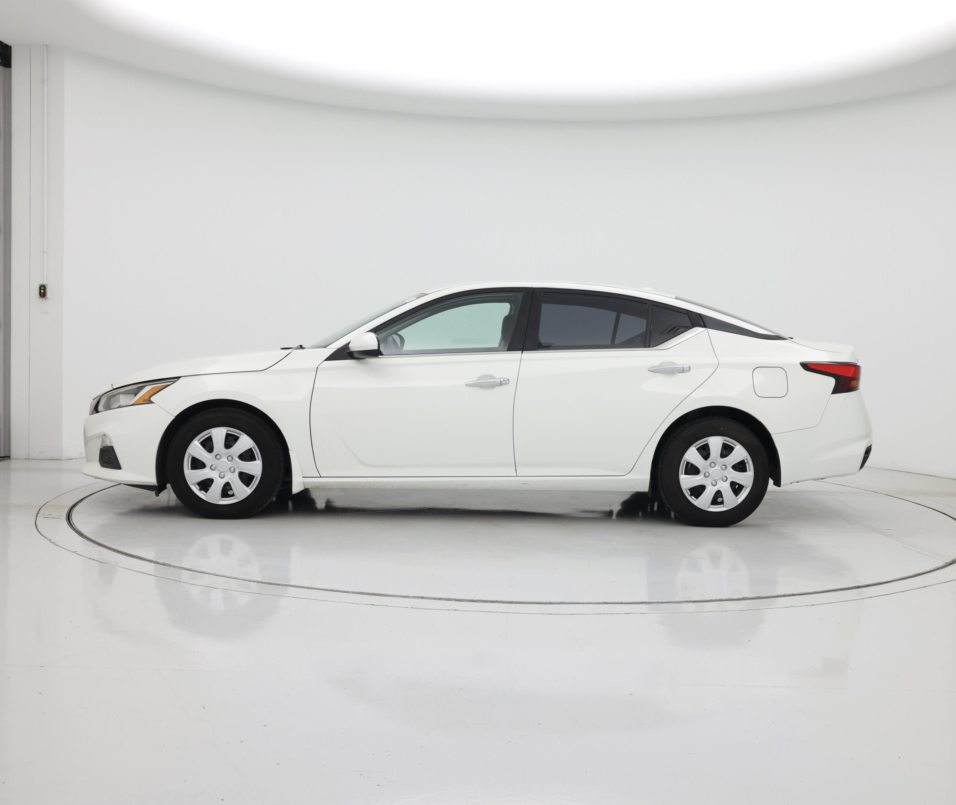 Thumbnail: 2020 Nissan Altima - 3