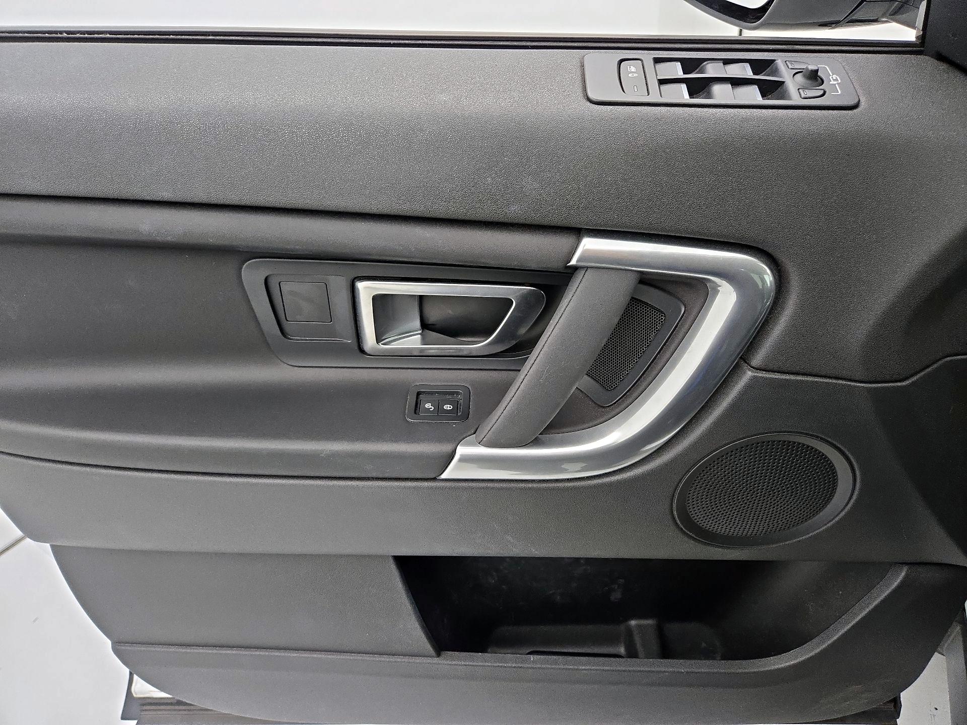 Thumbnail: 2019 Land Rover Discovery Sport - 12