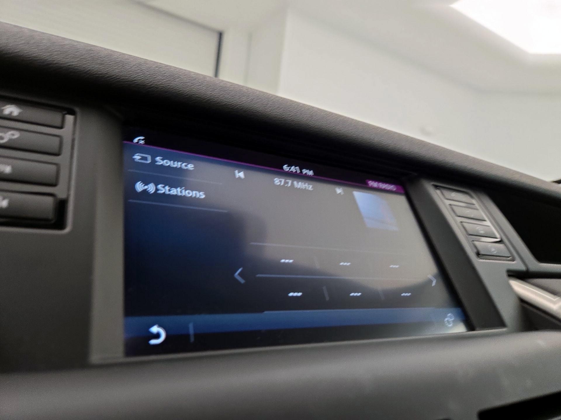 Thumbnail: 2019 Land Rover Discovery Sport - 16